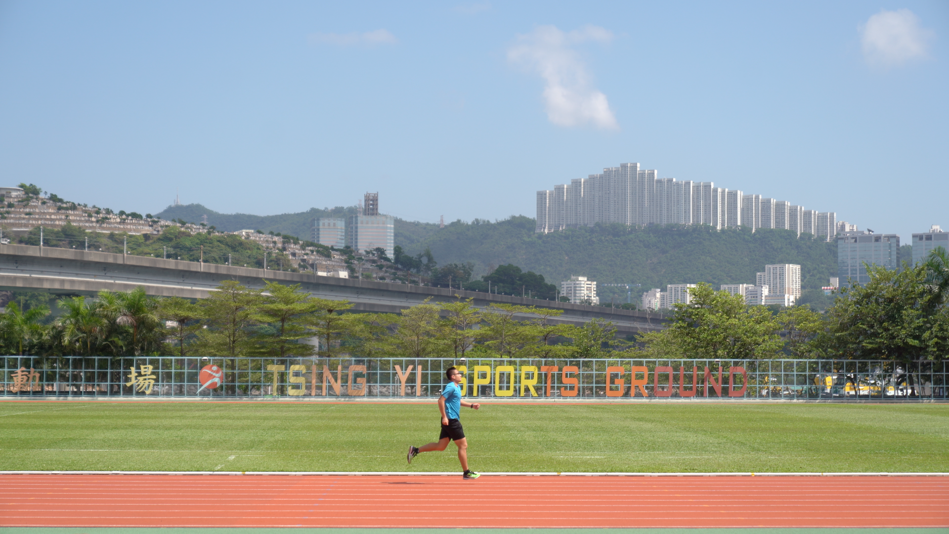 香港智障人士體育協會運動員陳展冲以往喜歡踢足球和打羽毛球,2019年加入長跑隊後愛上跑步。