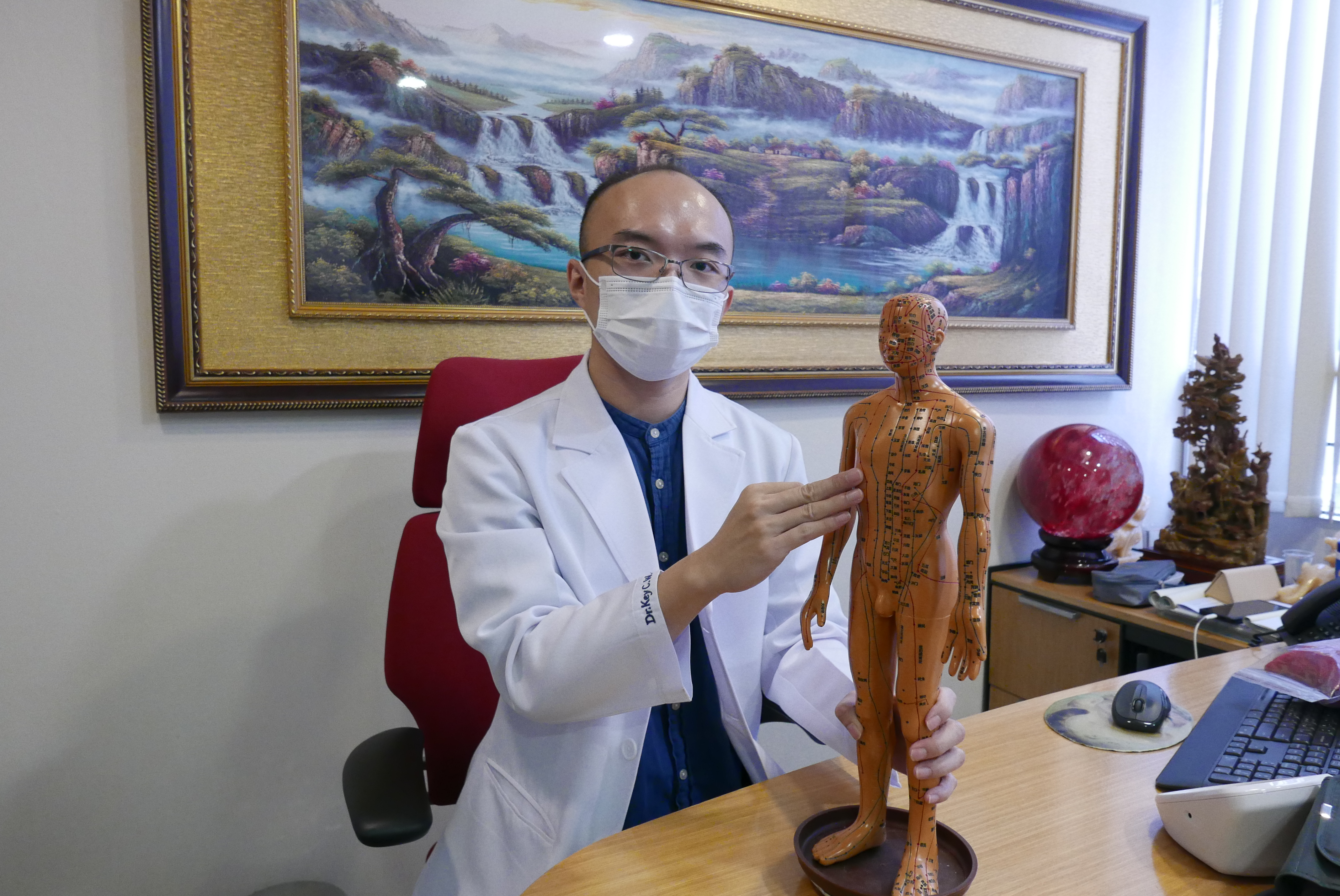 德善堂註冊中醫師黃棋昌博士指,胃部較差的人,吃水果可能會出現胃漲不適。