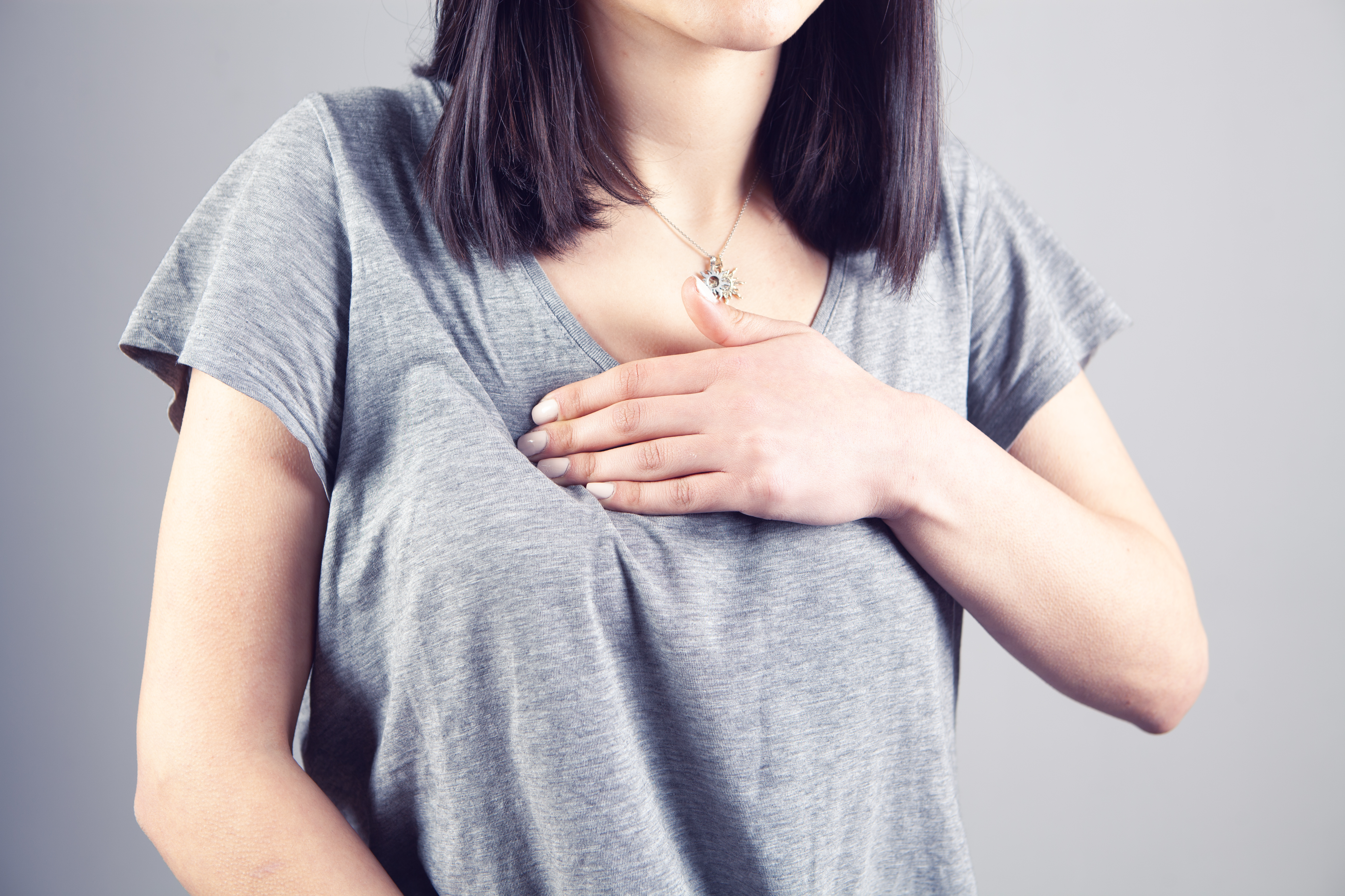 不少女性在生理期間或生理期前都因胸部疼痛。