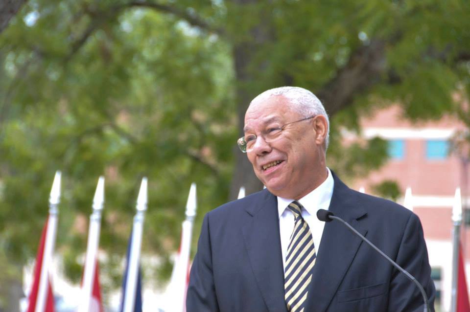 美國首位非裔國務卿鮑威爾(Colin Powell)於18日死於新冠肺炎併發症。