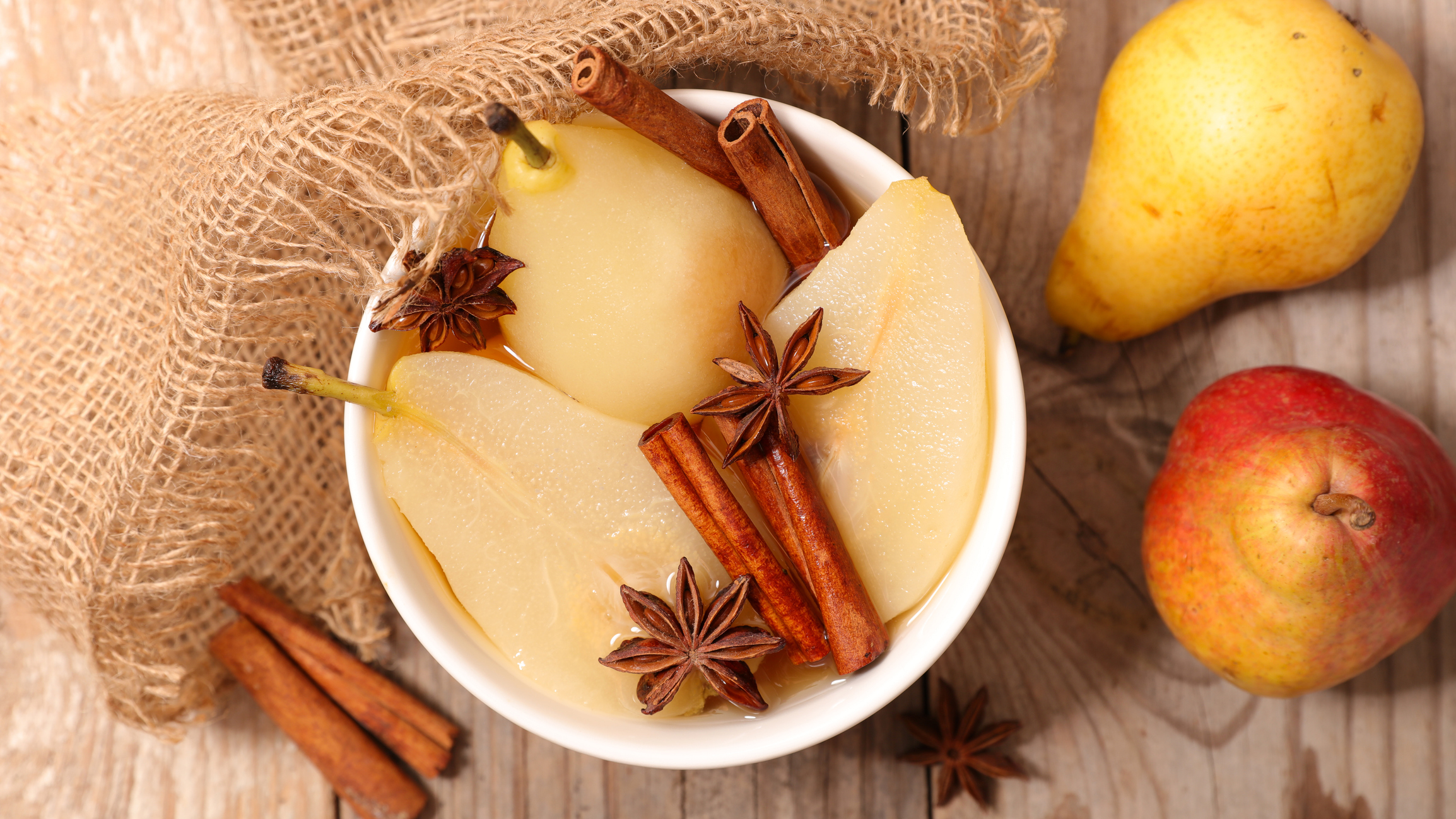 踏入秋冬,黃棋昌建議如果要吃水果,最好先煮一煮,例如煲糖水時做煮燉梨。