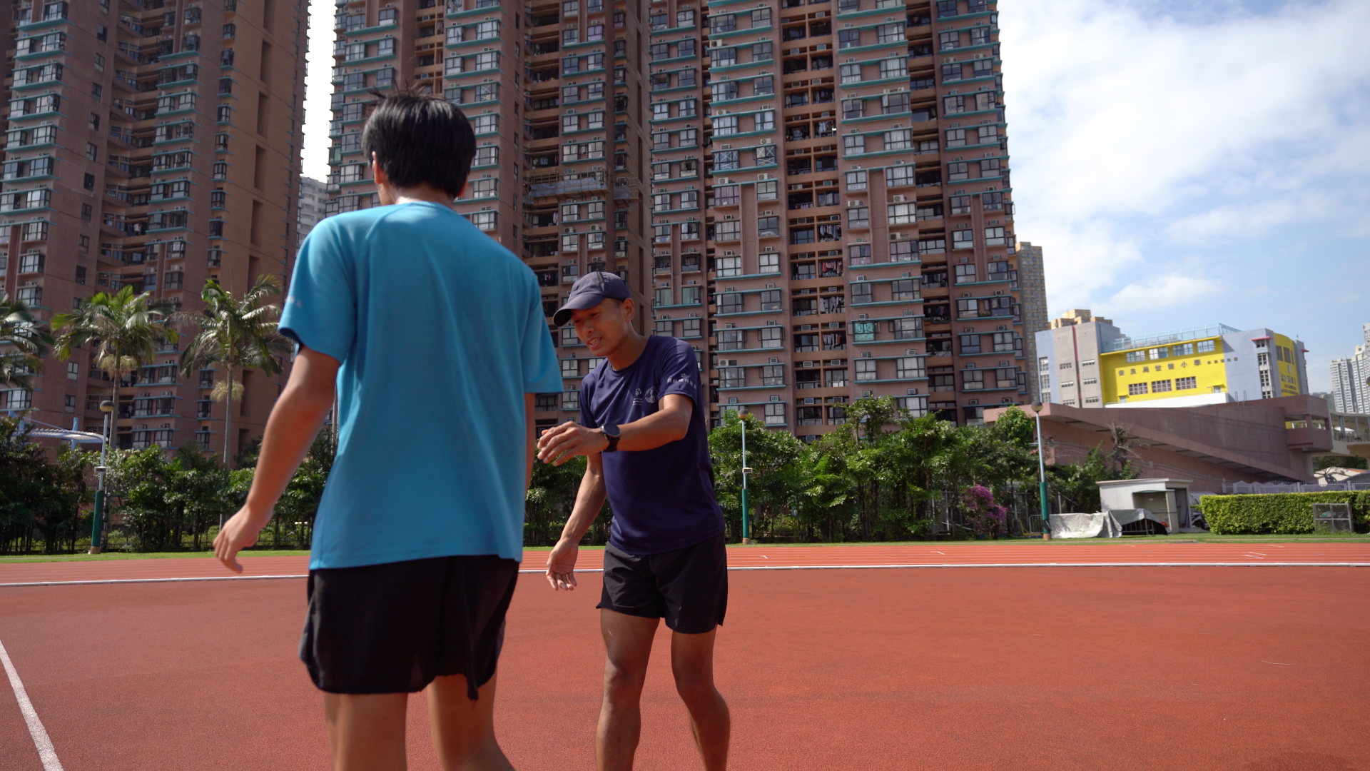 教練梁家雄從創隊開始教運動員跑步,覺得「教上癮」,很有滿足感。