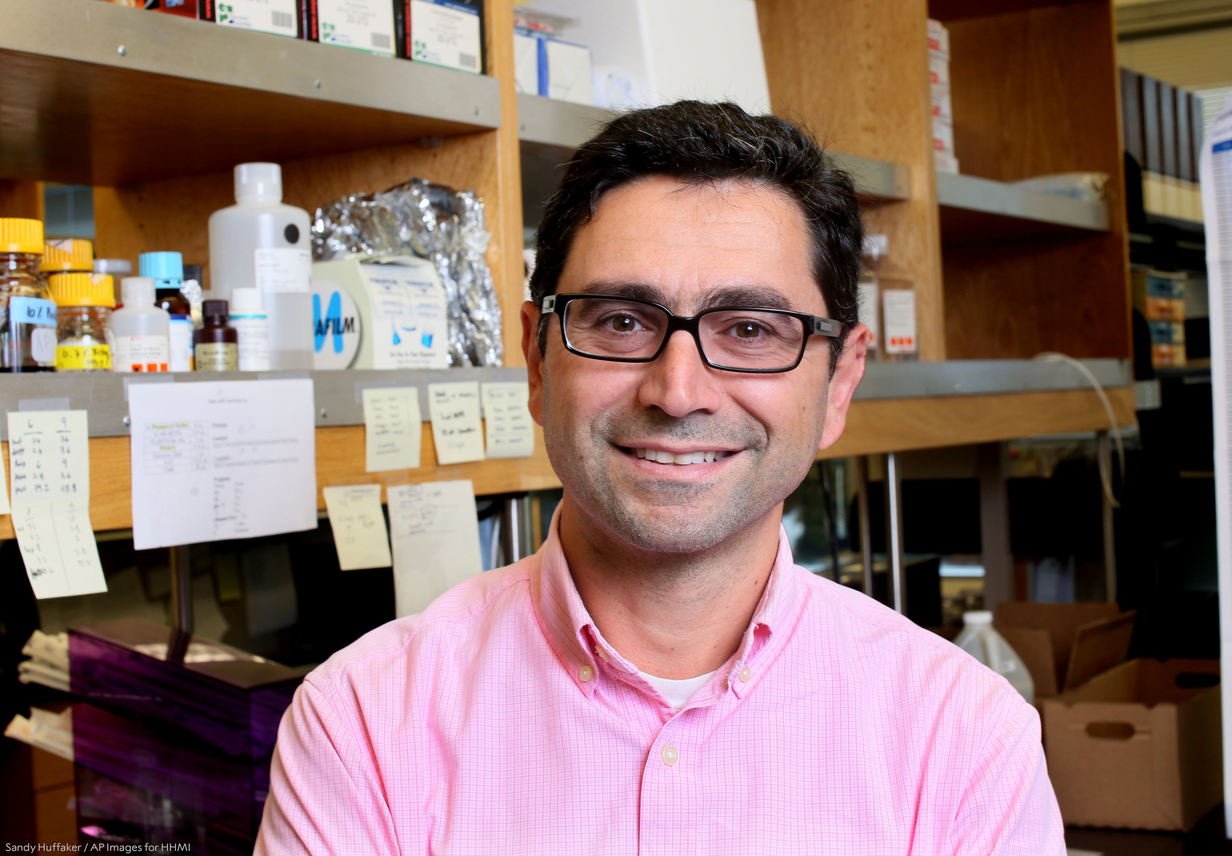 Ardem Patapoutian出生於黎巴嫩,1996 年獲得加州理工學院博士學位。