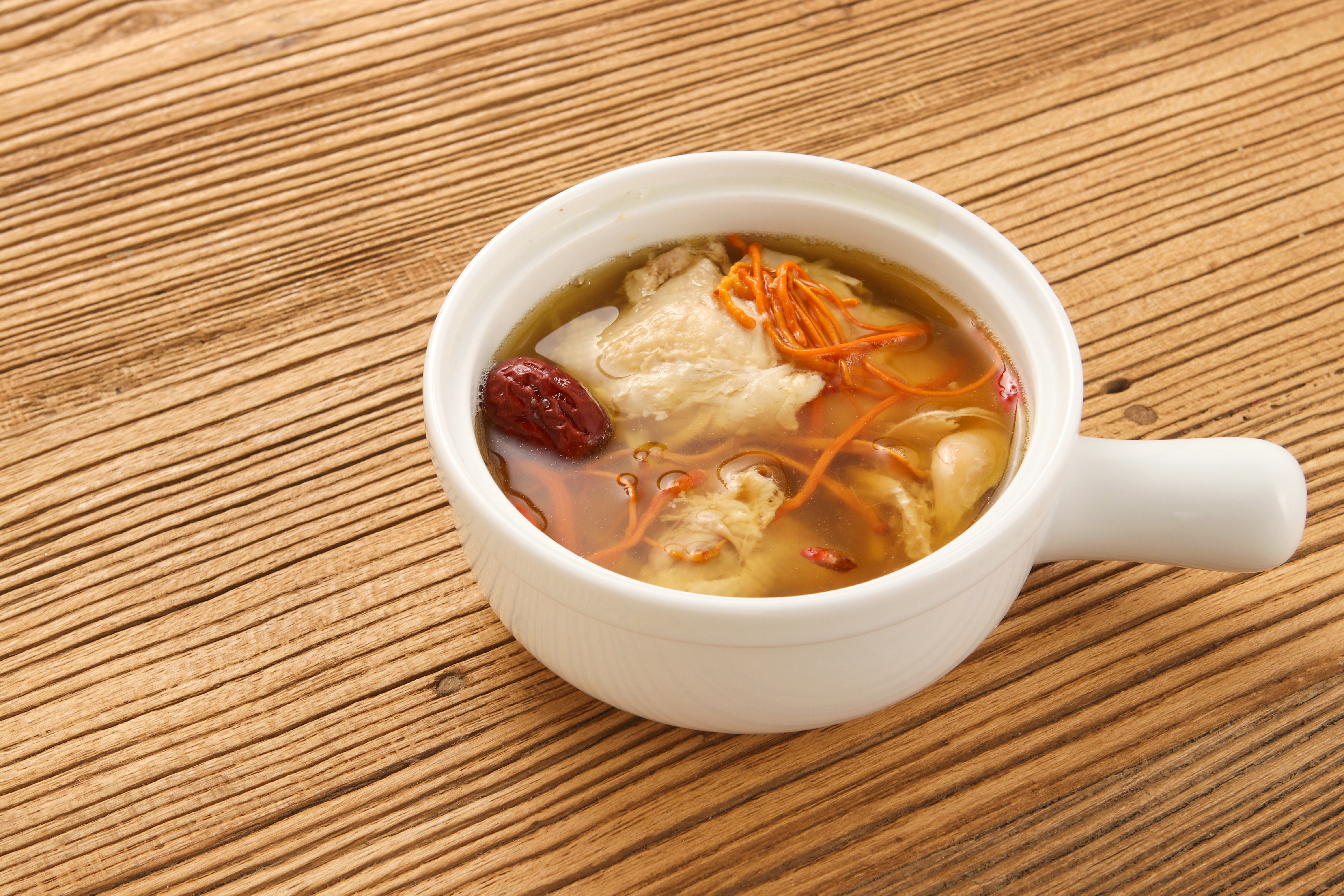 蟲草花響螺花膠燉湯助滋陰養顏、補腎、提高免疫力。