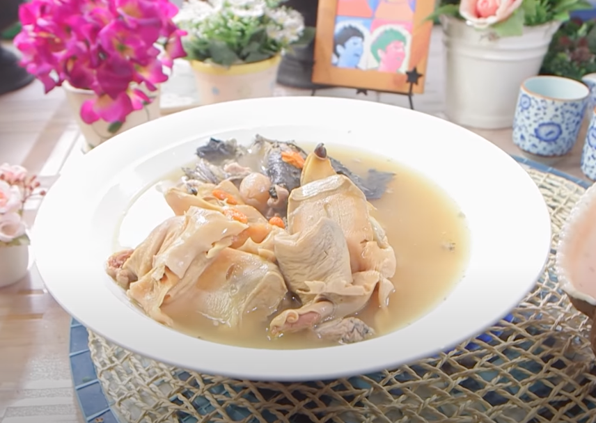 響螺煲烏雞湯有助益氣養陰、補脾肺腎。