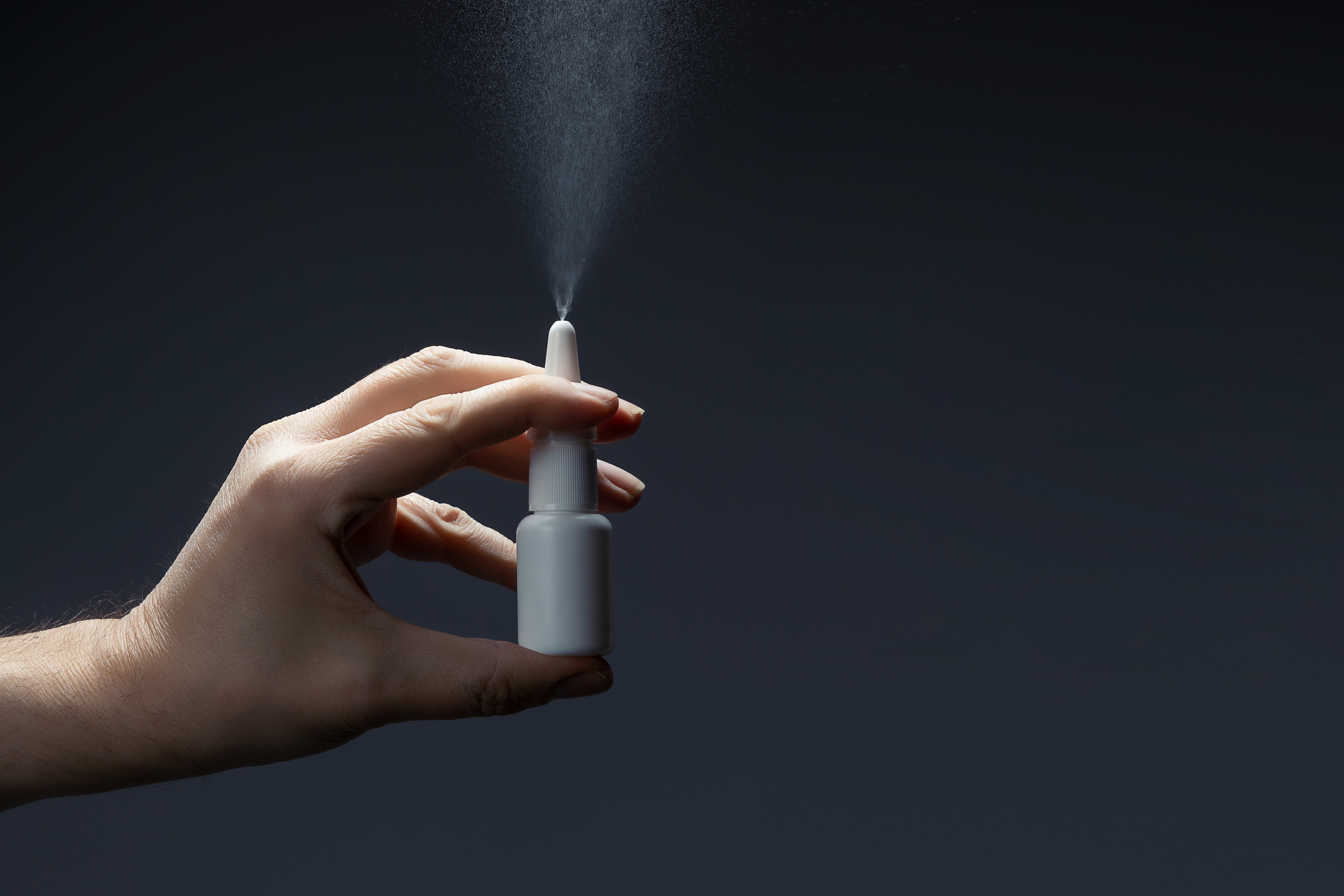 美國FDA批准首隻治療乾眼症的鼻腔噴霧劑。