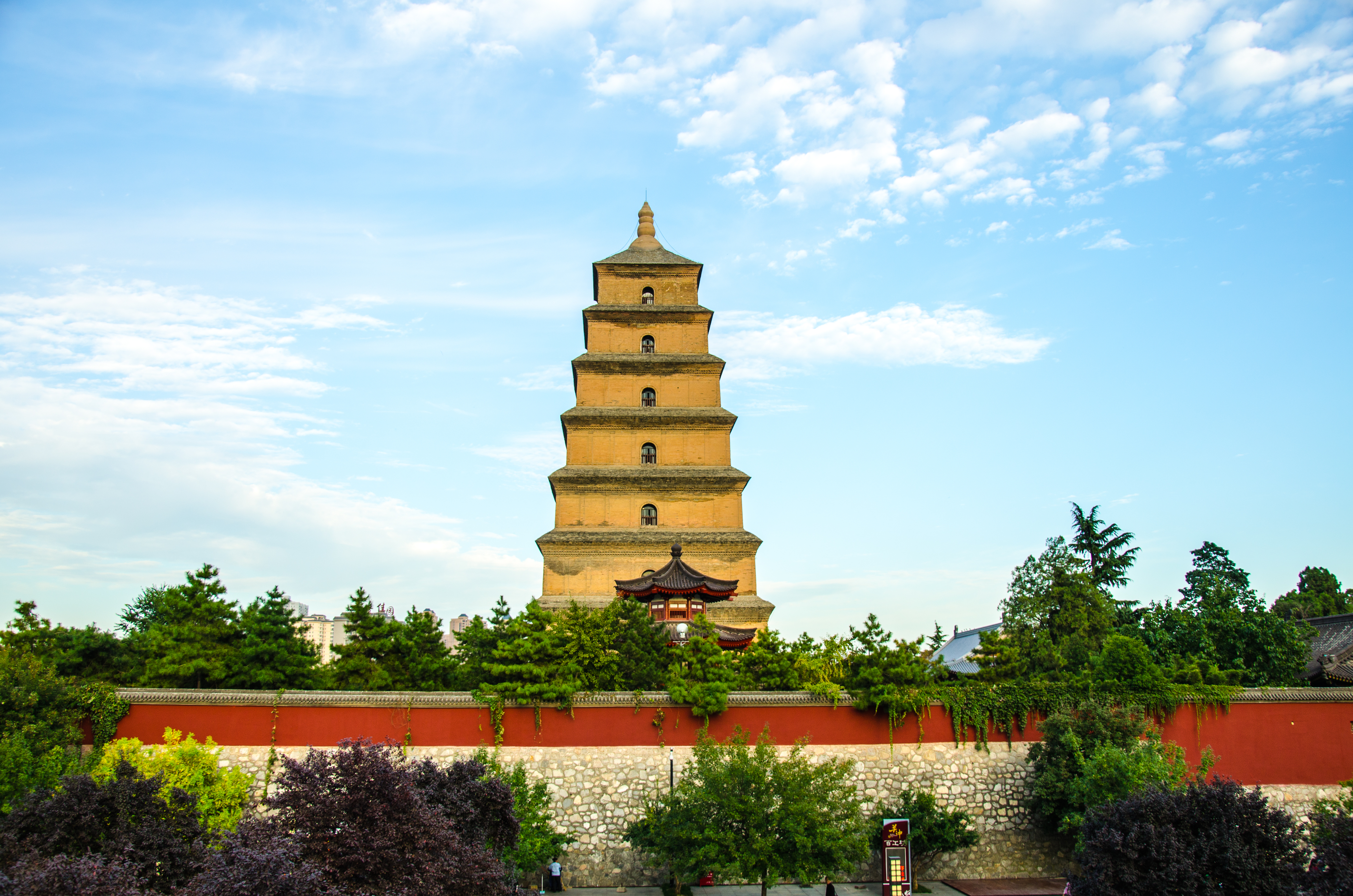 一行8人的「上海旅行團」傳播群組自駕遊曾到訪大雁塔、大慈恩寺、西安曲江美術館、大唐不夜城等多個著名景點。最終在西安陸續確診。