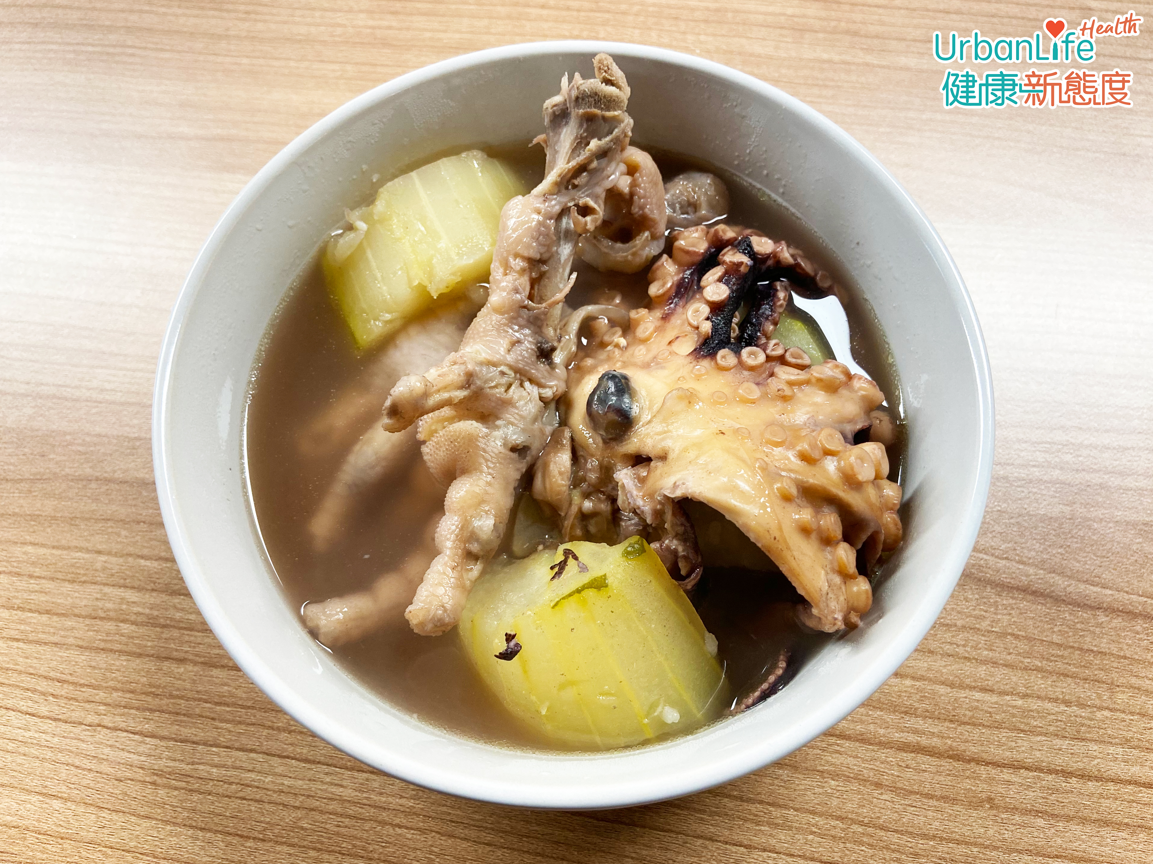 節瓜章魚雞腳湯有強健筋骨、滋陰健脾、補血功效。