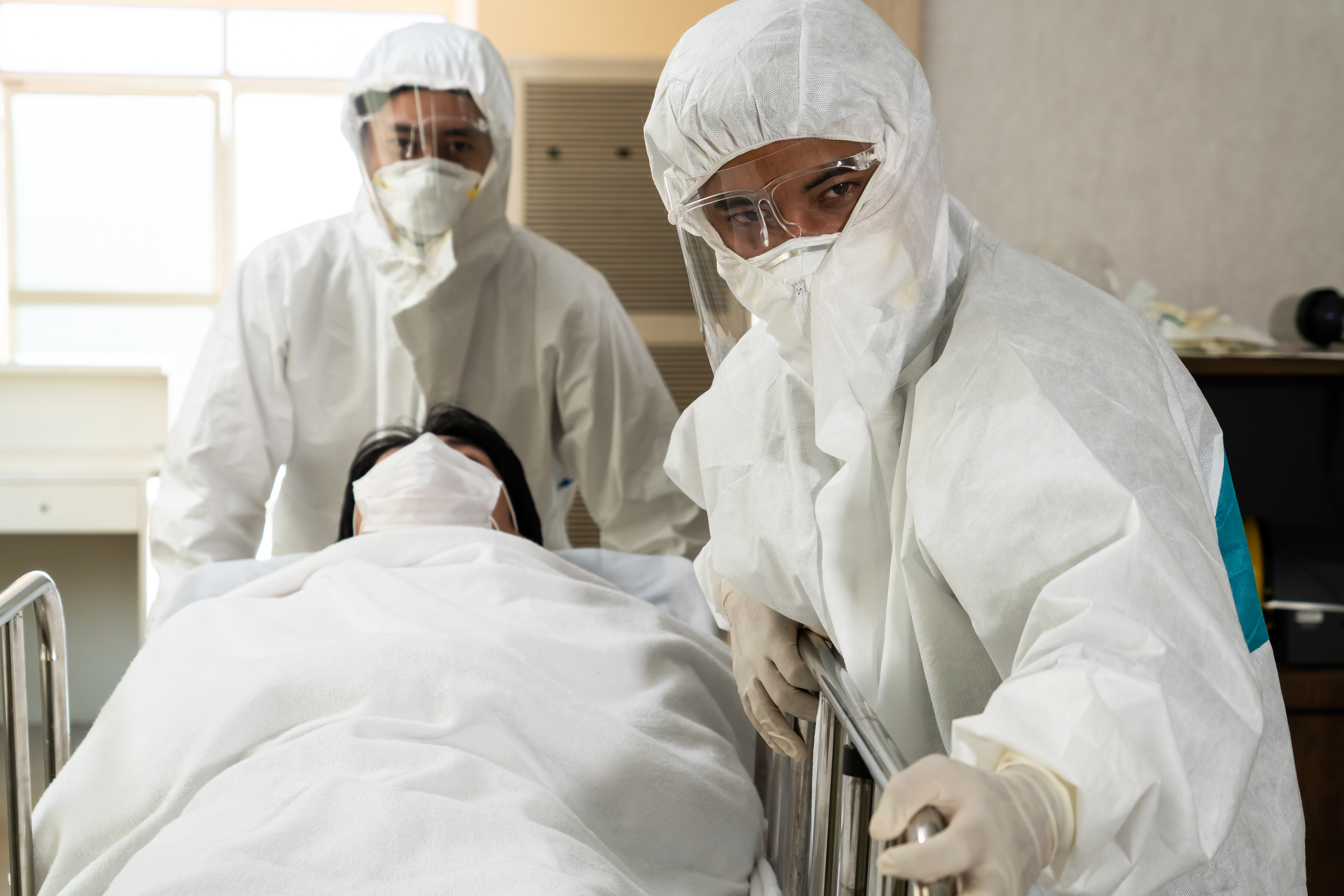 Paxlovid 能阻斷冠狀病毒繁殖所需的一種酶(enzyme)的活動能力,阻斷病毒複製。