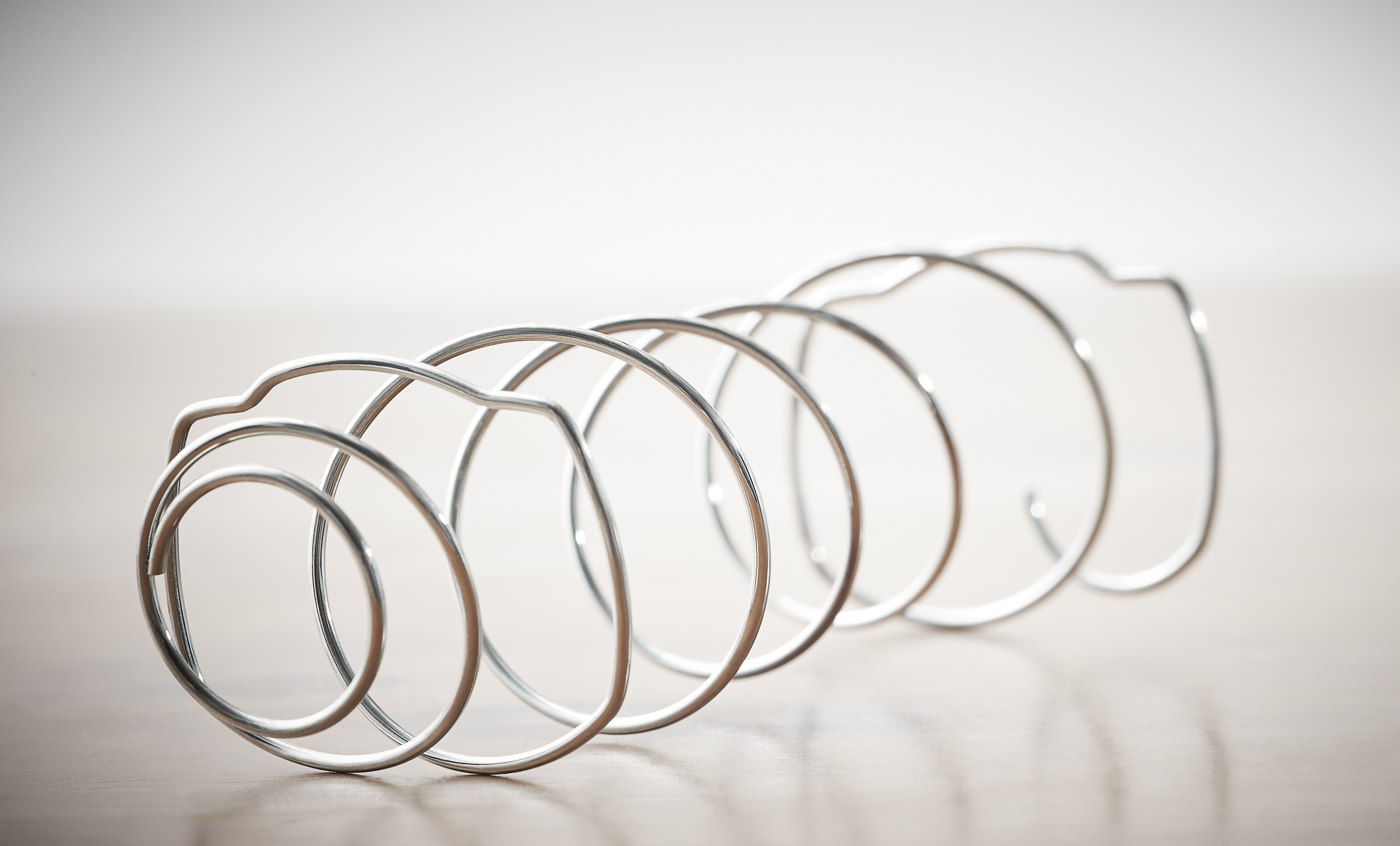 Sealy絲漣床褥獨有專利三段式鈦合金彈簧