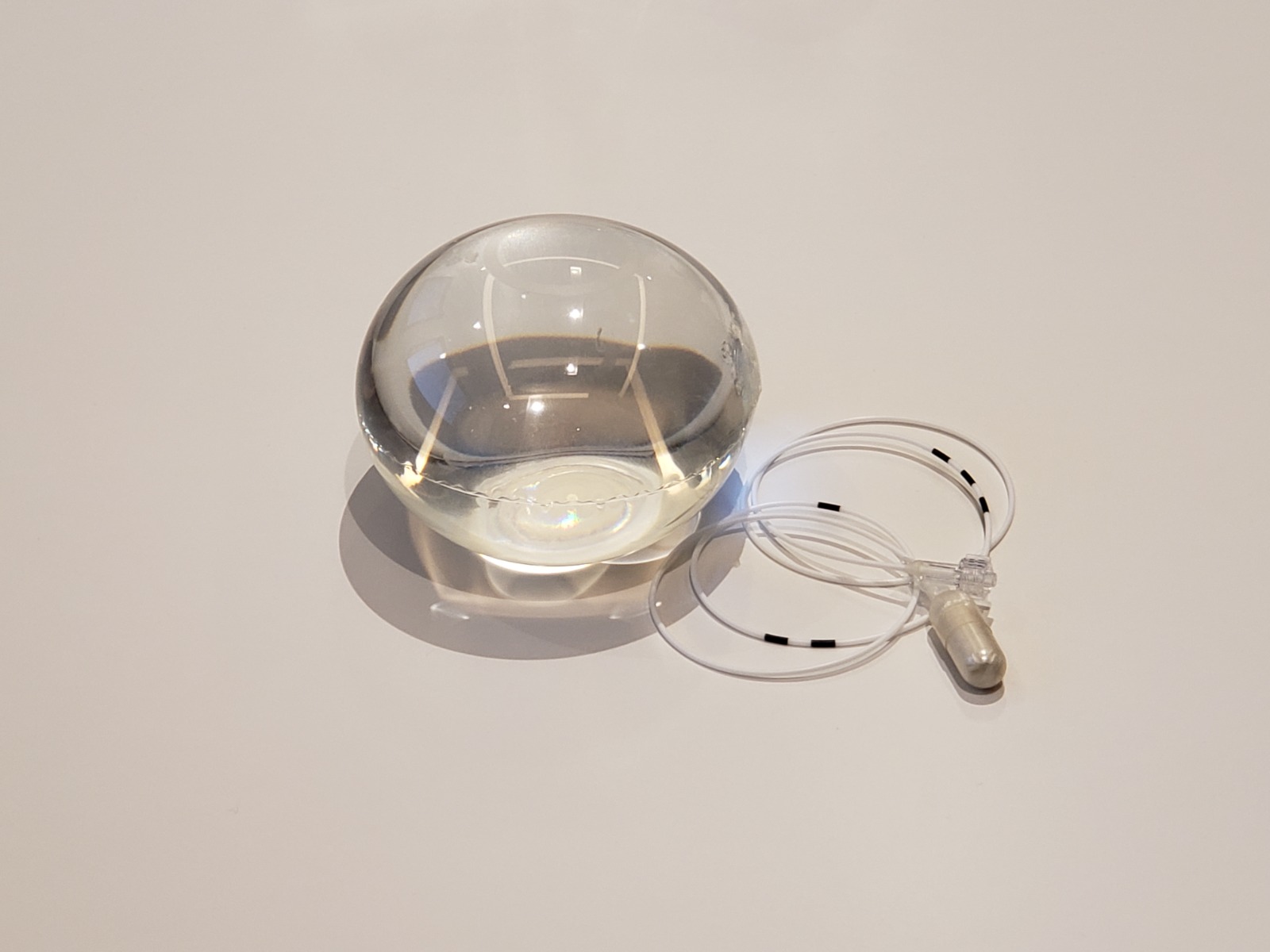 新型吞服式胃水球療程無需進行手術、無需使用内窺鏡、無需麻醉,故整體風險亦較低。