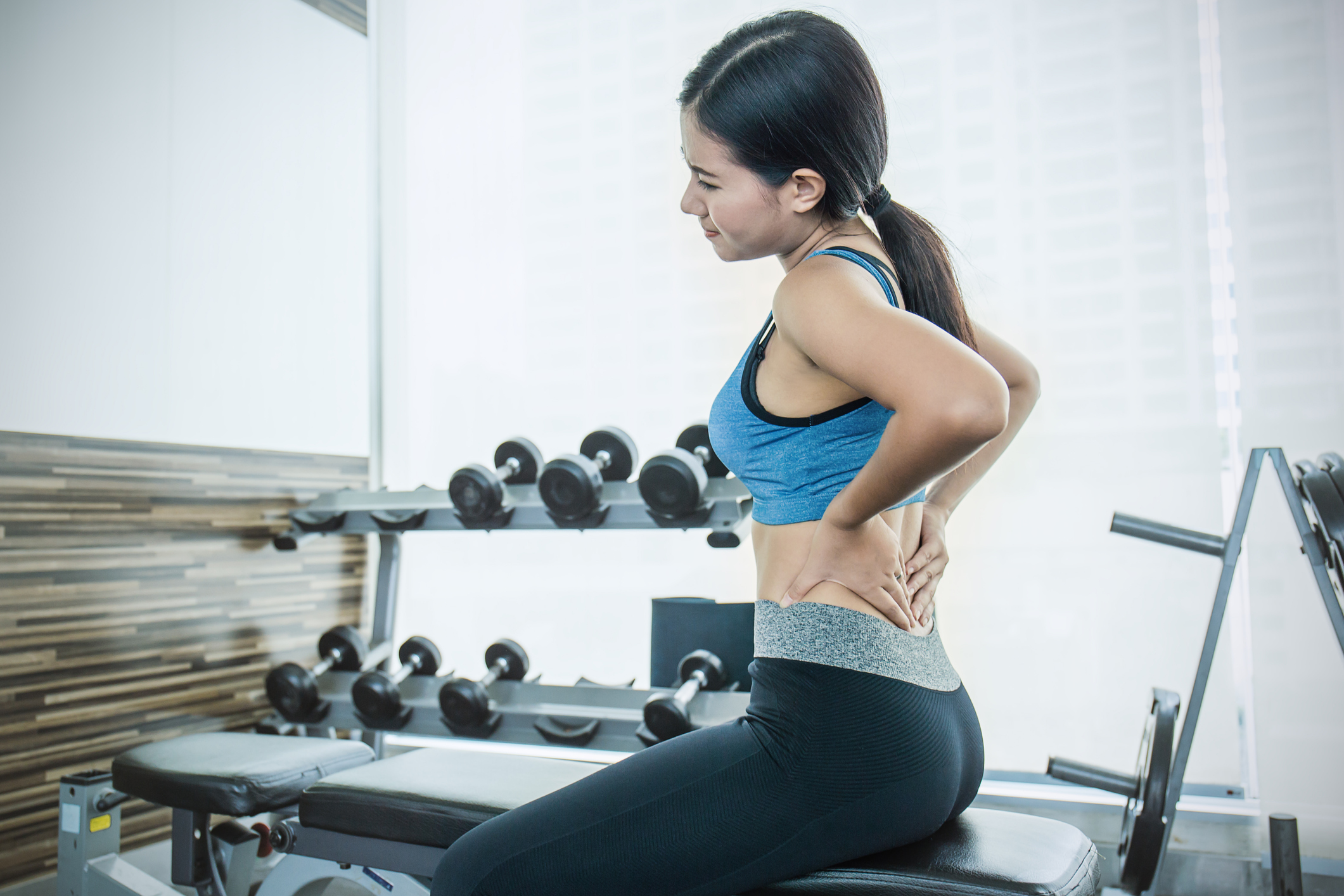 運動人士在冬天時較容易閃腰,可以將運動前的熱身分成3個步驟,以減少閃腰受傷的機會。