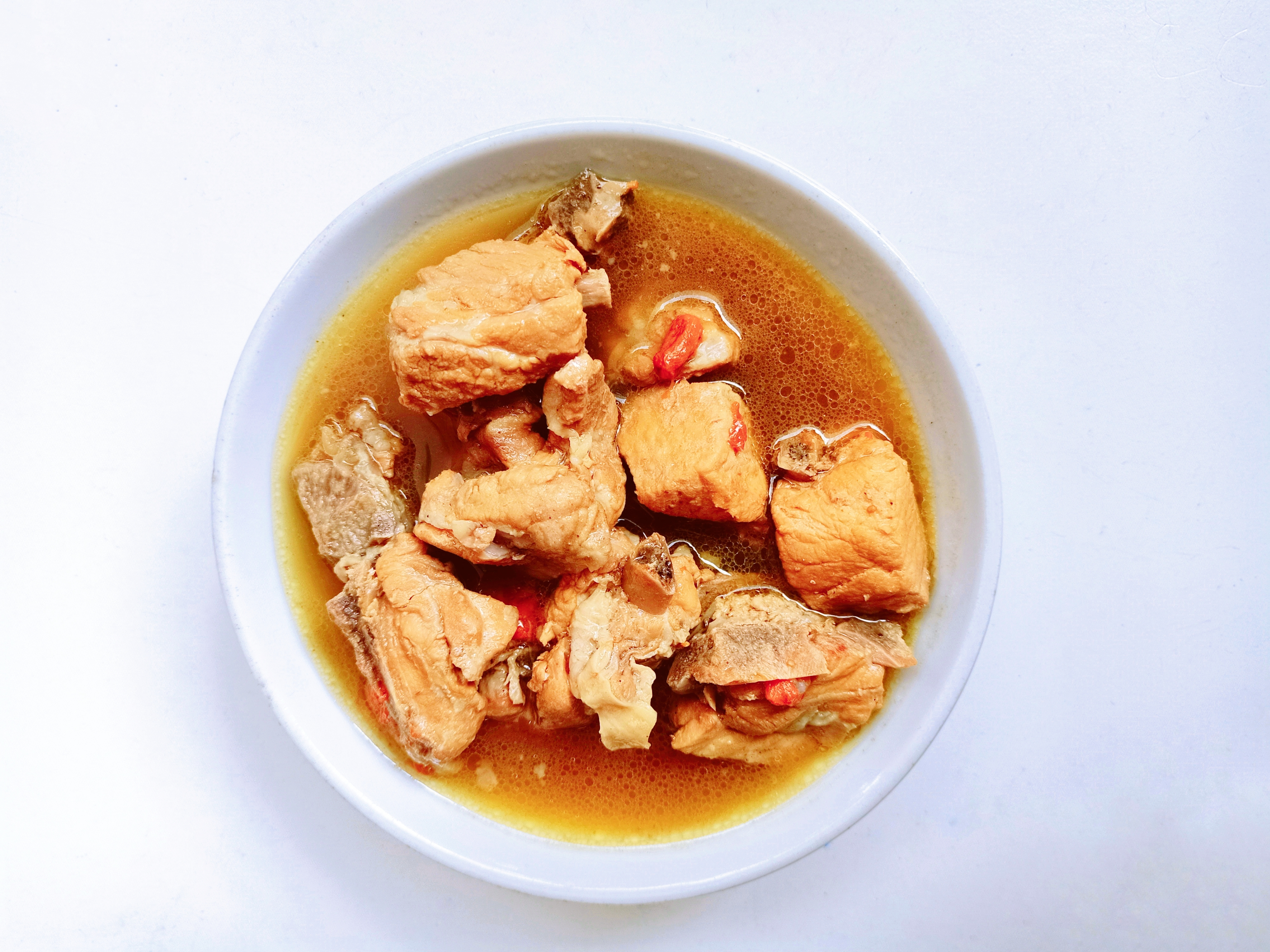 蘋果豬骨湯有滋陰養顏、強脾胃、生津止渴功效。