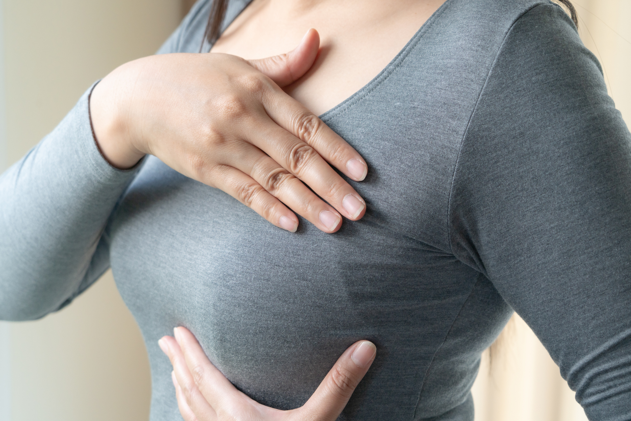 乳房出現脹痛,甚至出現乳房腫塊,總會令人感到憂慮。