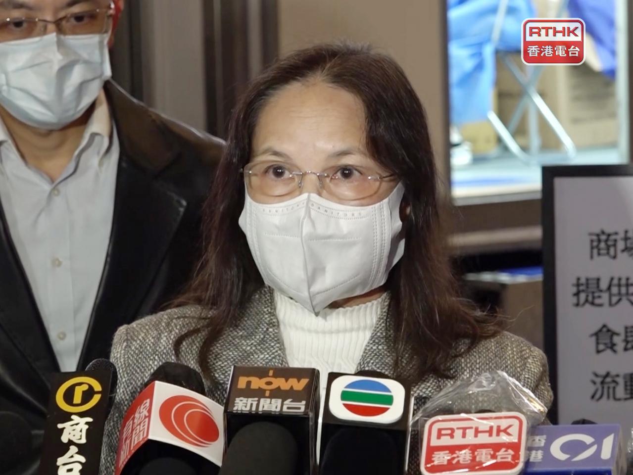 食環署副署長黃淑嫻指，據資料，15至64歲年齡層有9成以上人有智能電話，她相信新措施實施時困難不會太大。