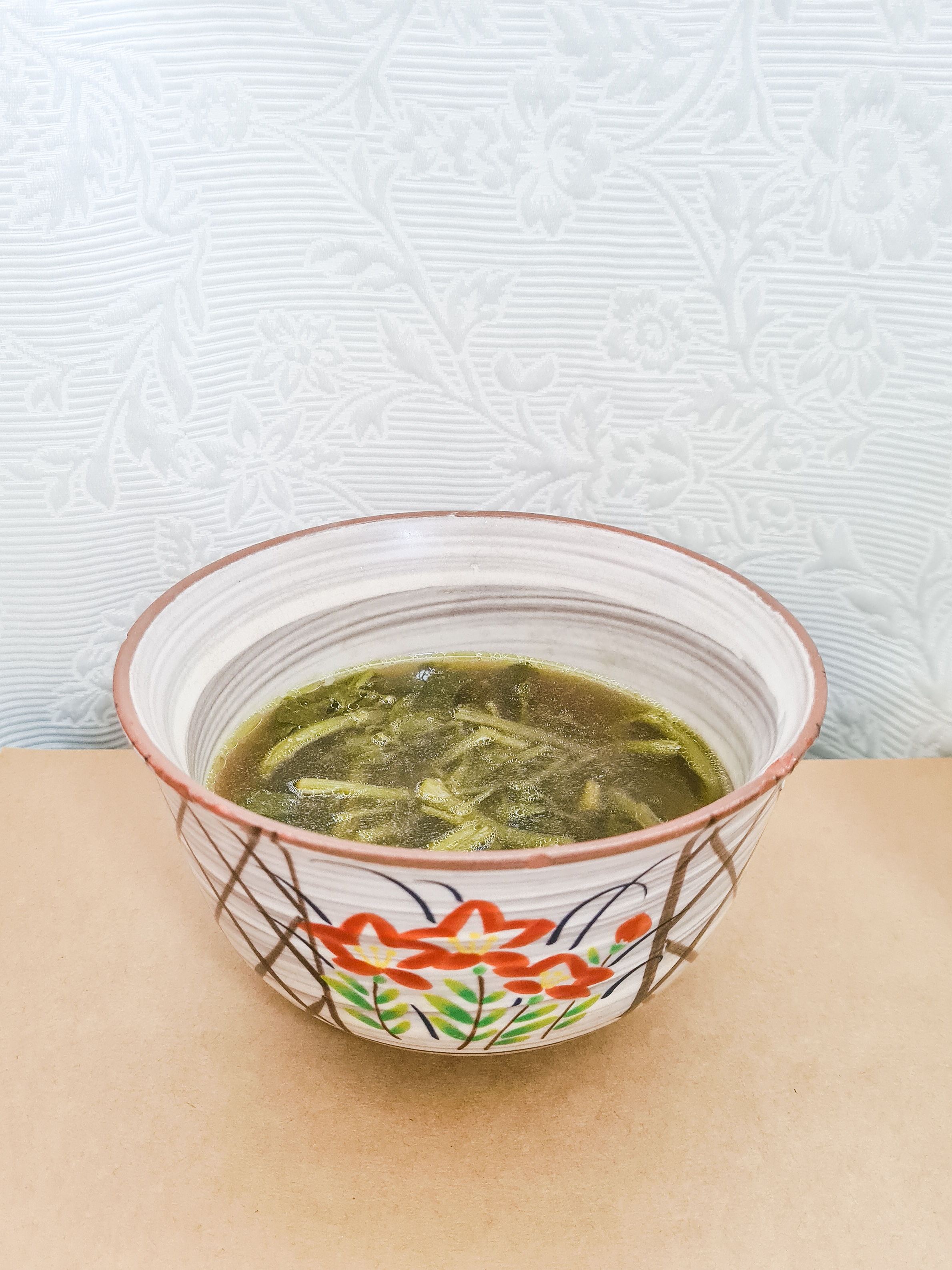 西洋菜陳腎瘦肉湯有助清熱潤肺、燥濕化痰。