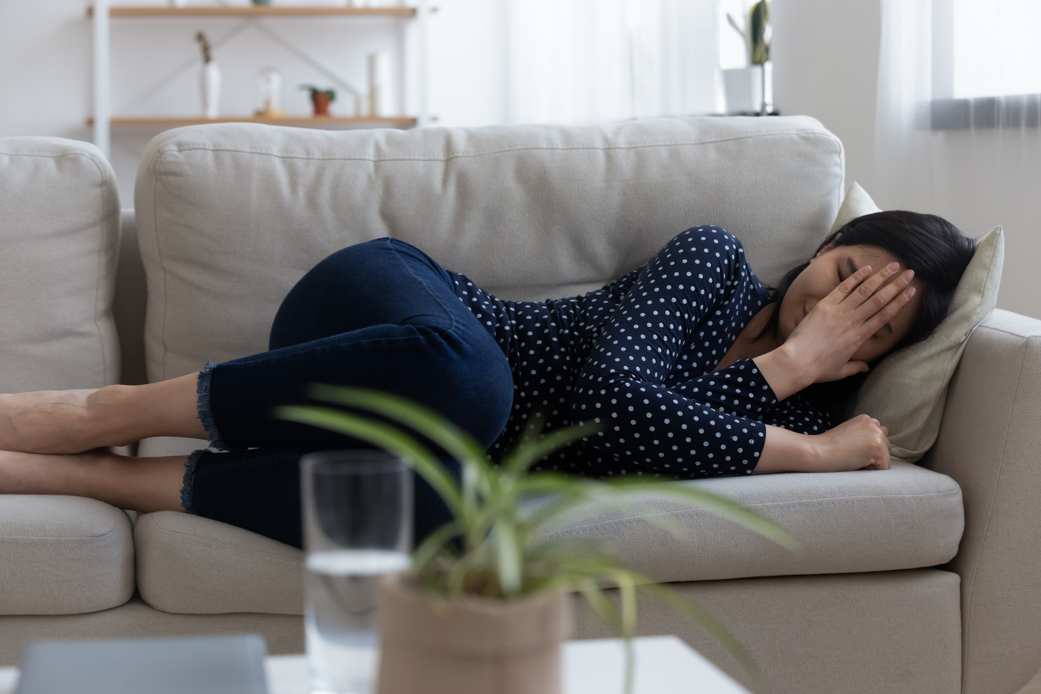 「躺平主義」一詞來自內地,指年輕人面對社會現實環境失望的生活態度,與其努力倒不如「躺平」。