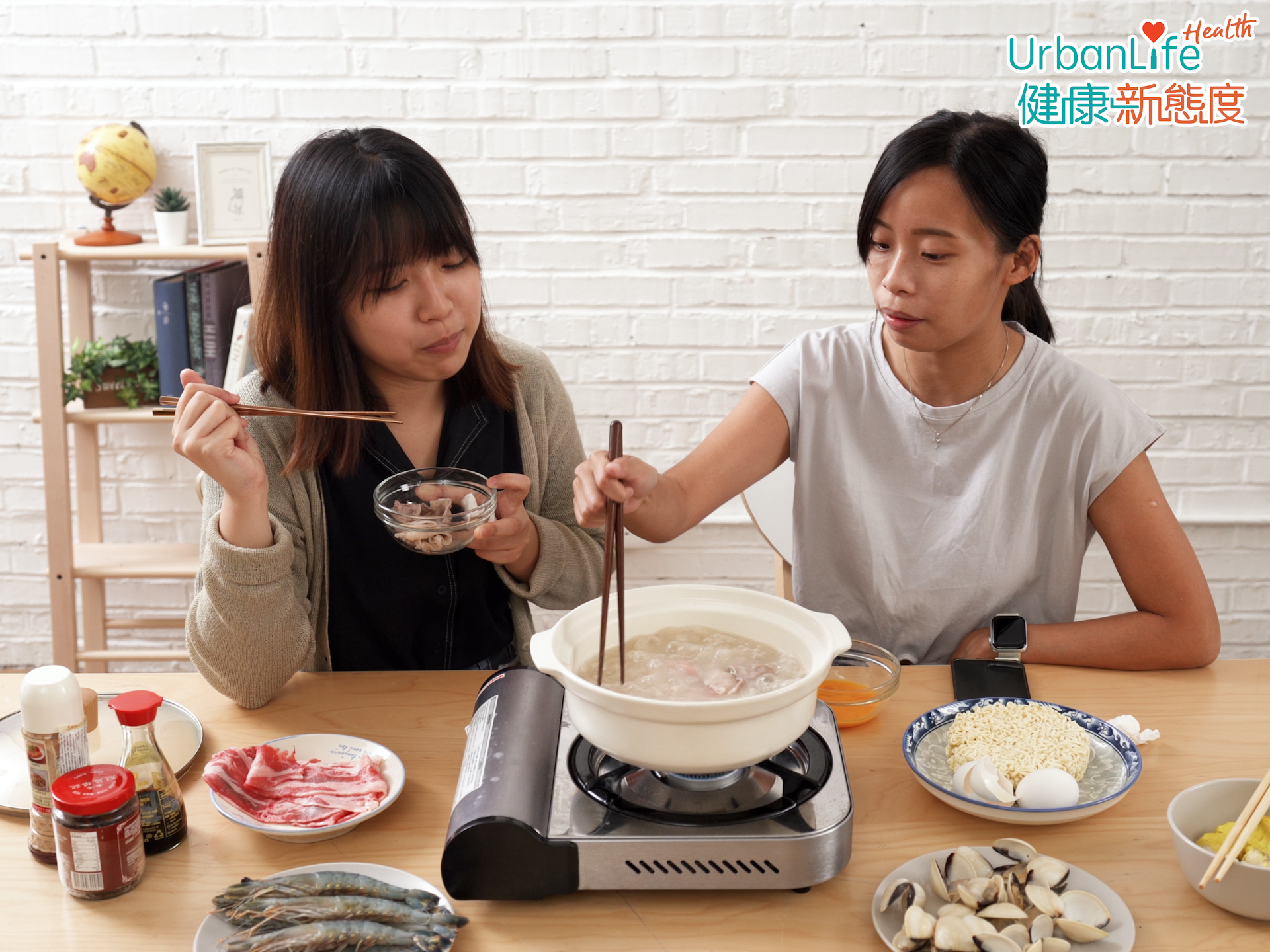 火鍋、牛肉、羊肉均是一些較為燥熱的食物。