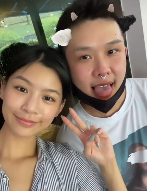 空姐歌手胡秀惠為救未婚夫衝入火海,全身8成燒傷,她表示從不後悔。