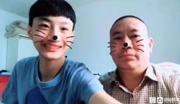 一名貴州男孩放棄考大學，陪伴腦出血爸爸醫病。