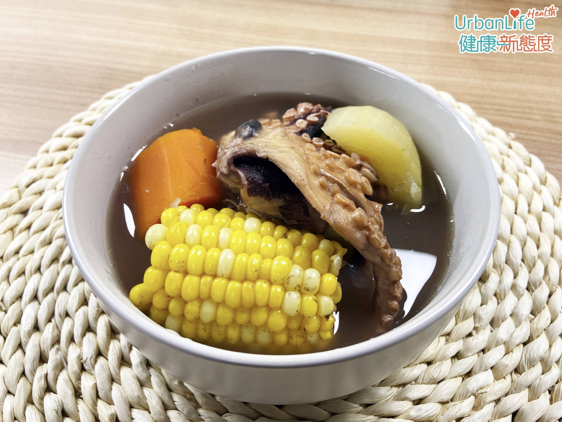 節瓜章魚紅蘿蔔粟米湯有補氣消腫、健脾利水、改善失眠功效。