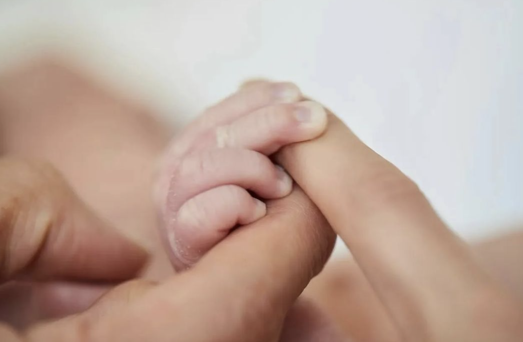 47歲林志玲今早(31日)公布喜訊,表示與結婚近3年的40歲丈夫順利誕下男嬰。