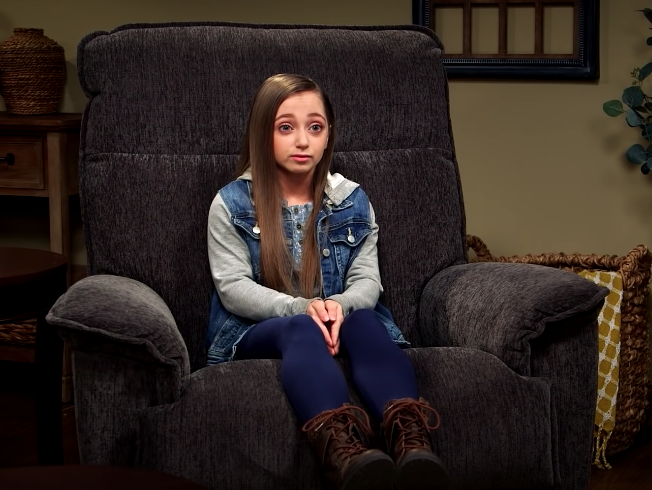 Shauna Rae年幼時患上罕見腦癌，化療後使其大腦垂體休眠，身高永遠維持110厘米長不高。