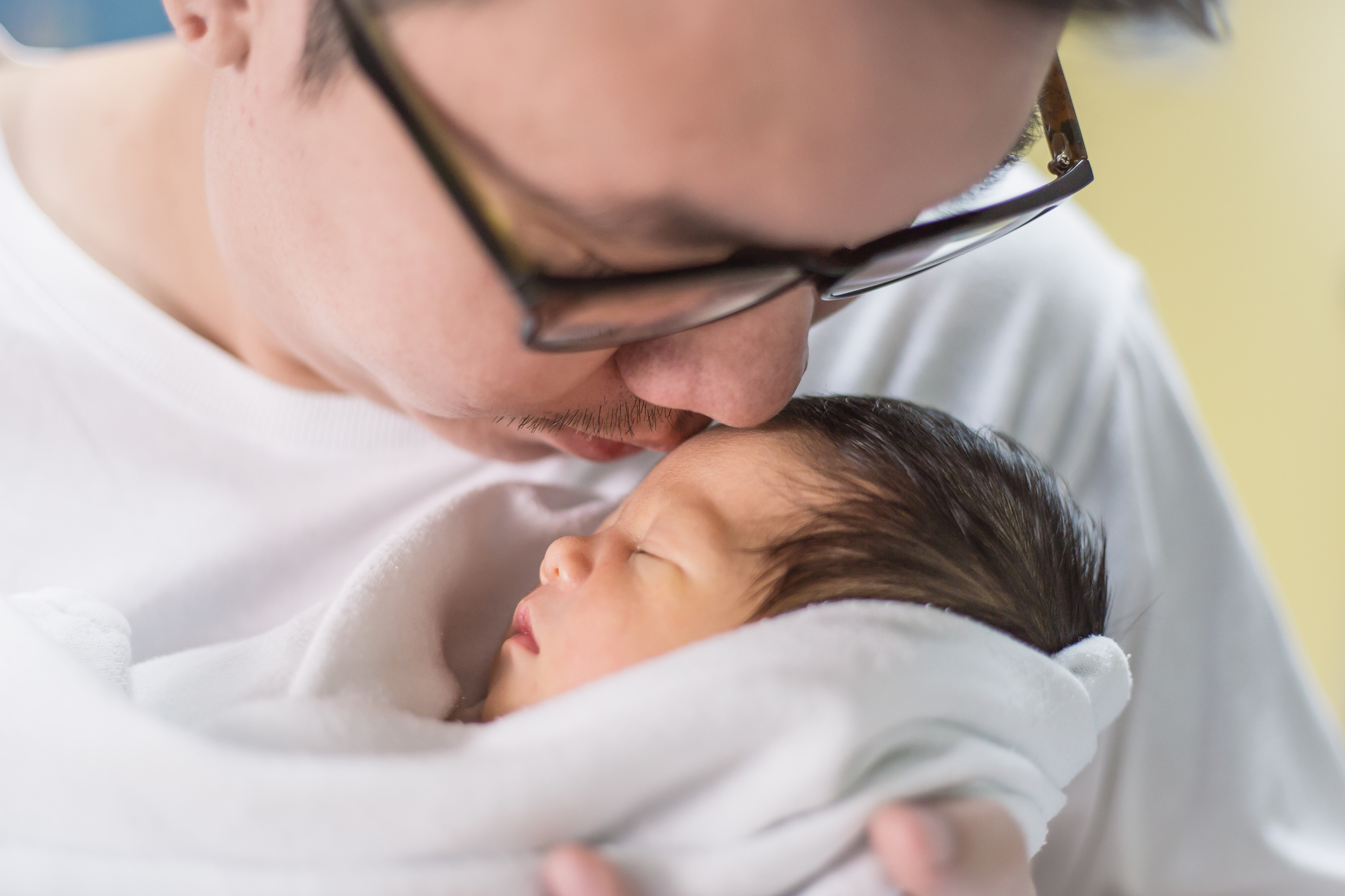 如果家長發現自己罹患唇泡疹,不建議和嬰幼兒有過度親密的接觸,更千萬不要親吻小北鼻。