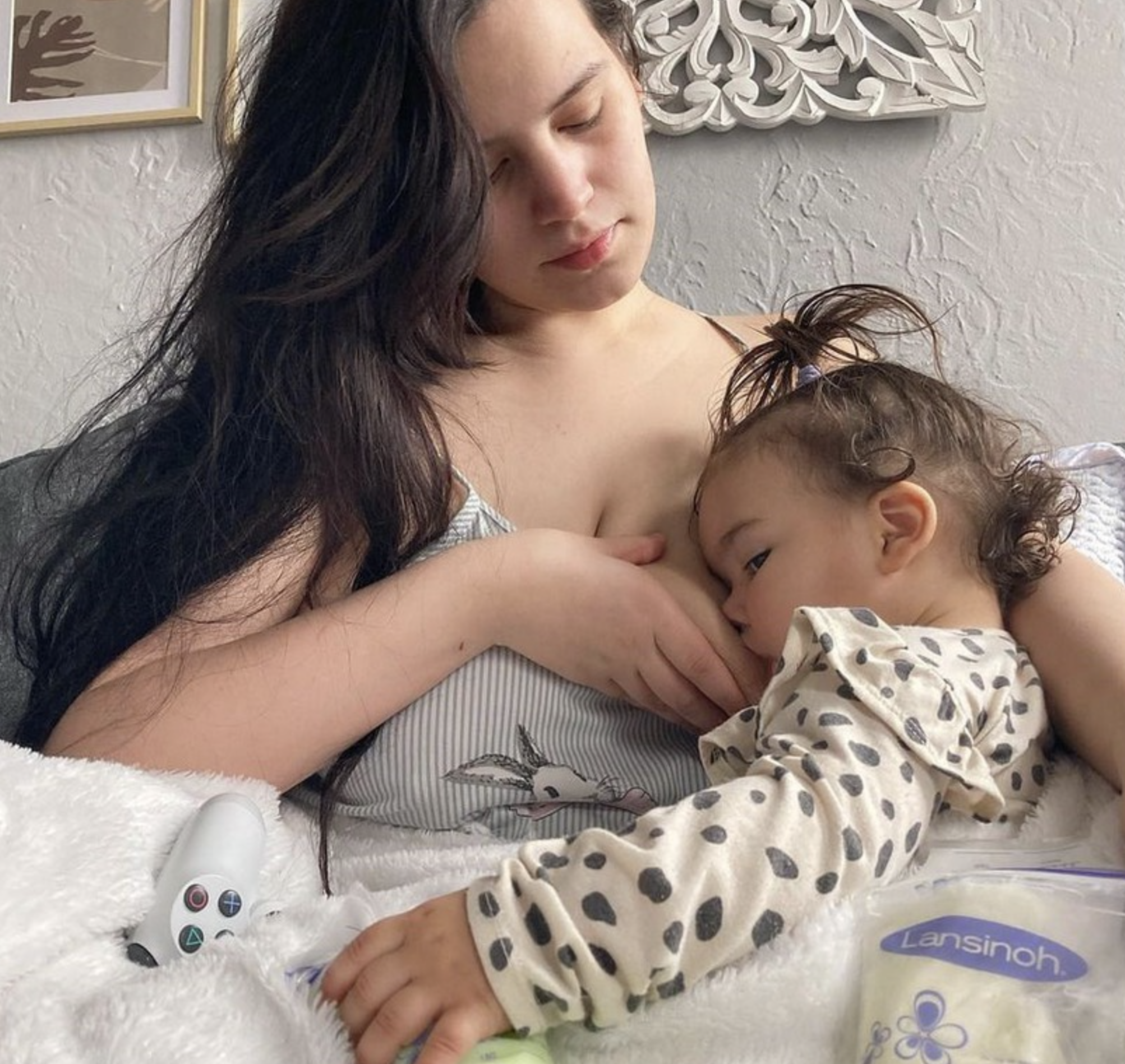 Ashmiry認為母乳變色代表身體正在製造孩子需要的養分,例如更好的抗體、更多的熱量油脂等。