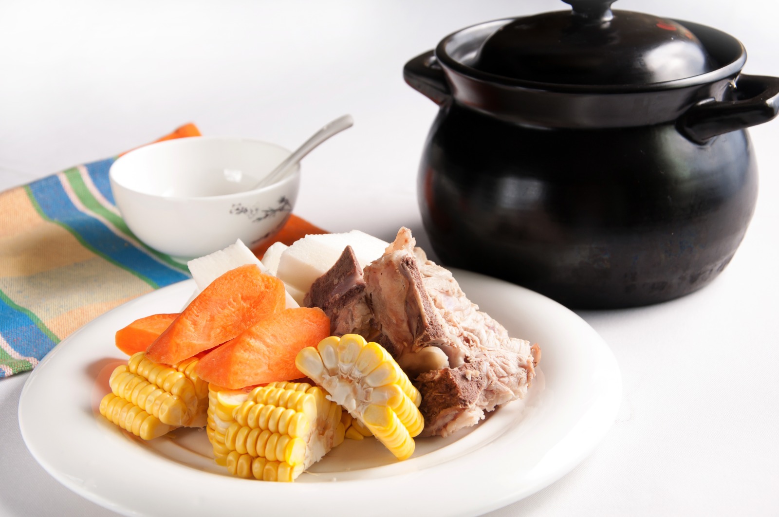 紅蘿蔔及粟米等屬高纖的蔬果，均具健脾功效，更可增強身體機能免疫。