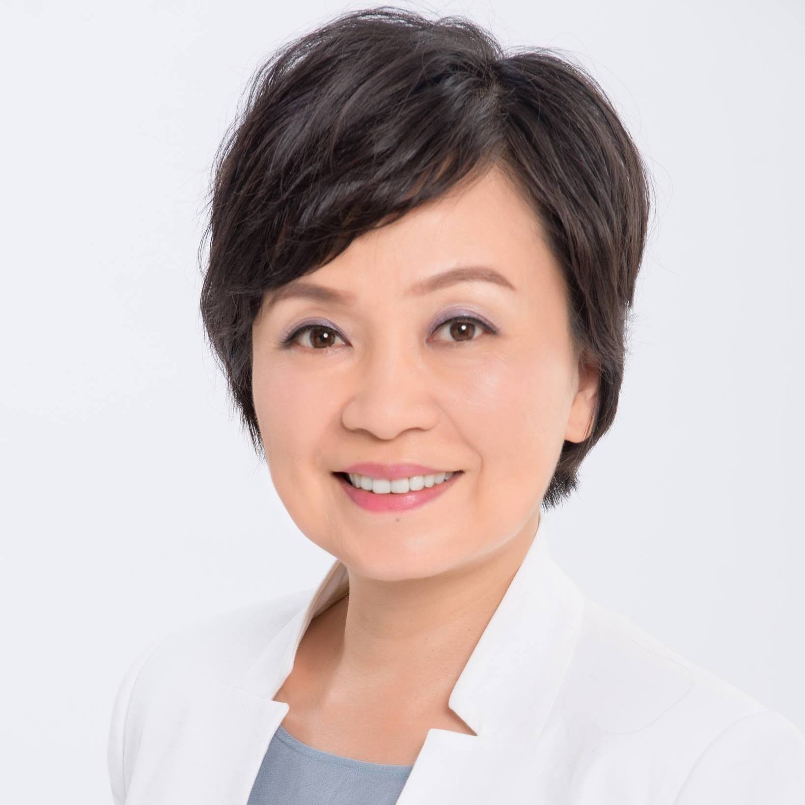 蔡若蓮在港台節目《千禧年代》表示,今次是考慮到疫情確實嚴峻,有源頭不明個案及社區隱形傳播鏈,學校亦有同學確診,而病毒傳播力非常強。形容決定是非常艱難。