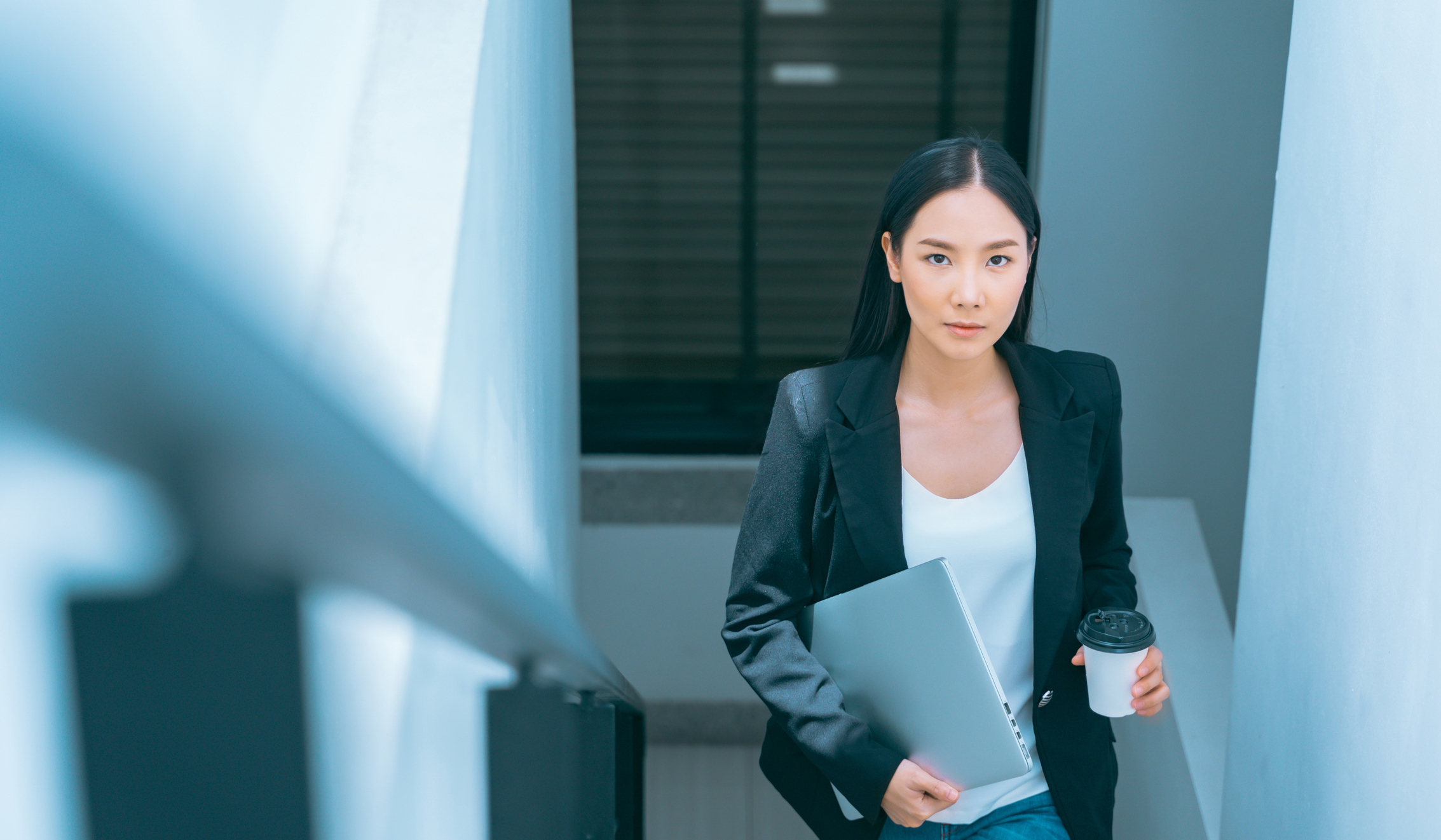 根據SARC-F肌少症風險評估表，走上10個臺階為其中一個指標。