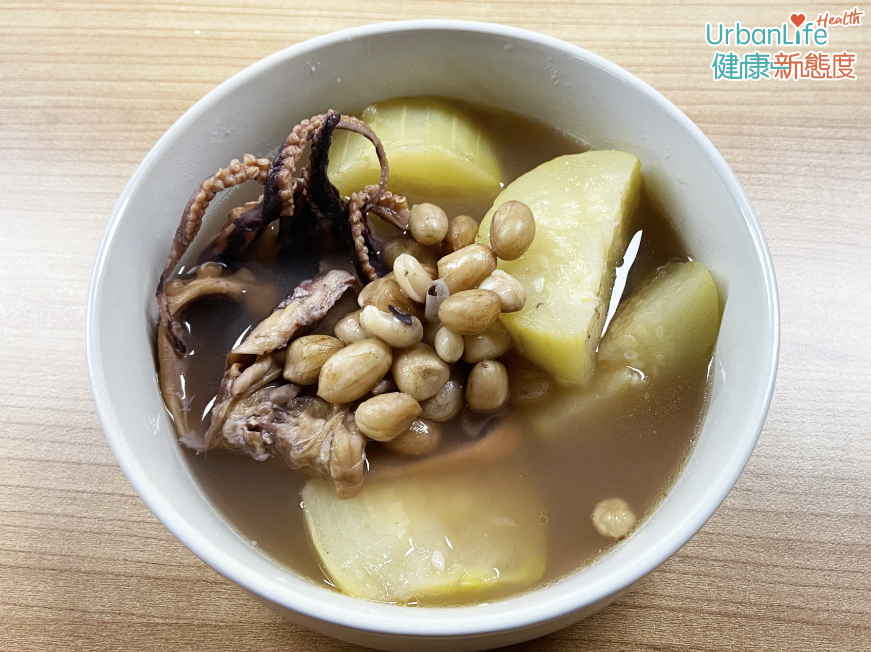 節瓜章魚湯有養顏潤膚、清腸利尿、潤肺補血功效。