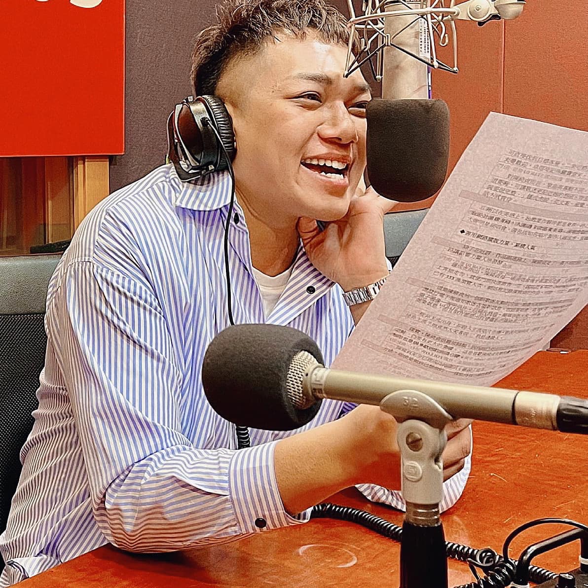 隨著媒體環境的改變，關韶文說，當滑開手機，發現唱片公司勤跑每一個YouTube、Podcast，他就知道，是該做點改變了。