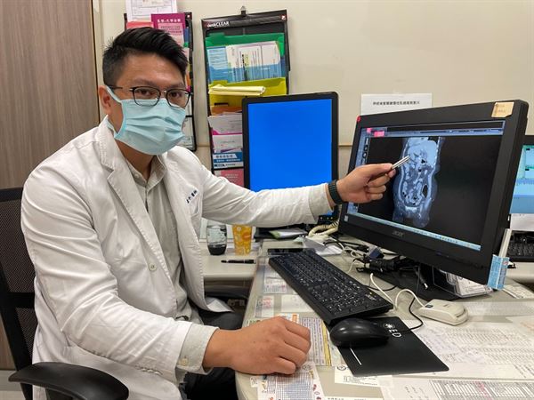 古君平醫師表示,所謂「鏡面人」包括腹腔、胸腔內器官的位置與一般人剛好相反。