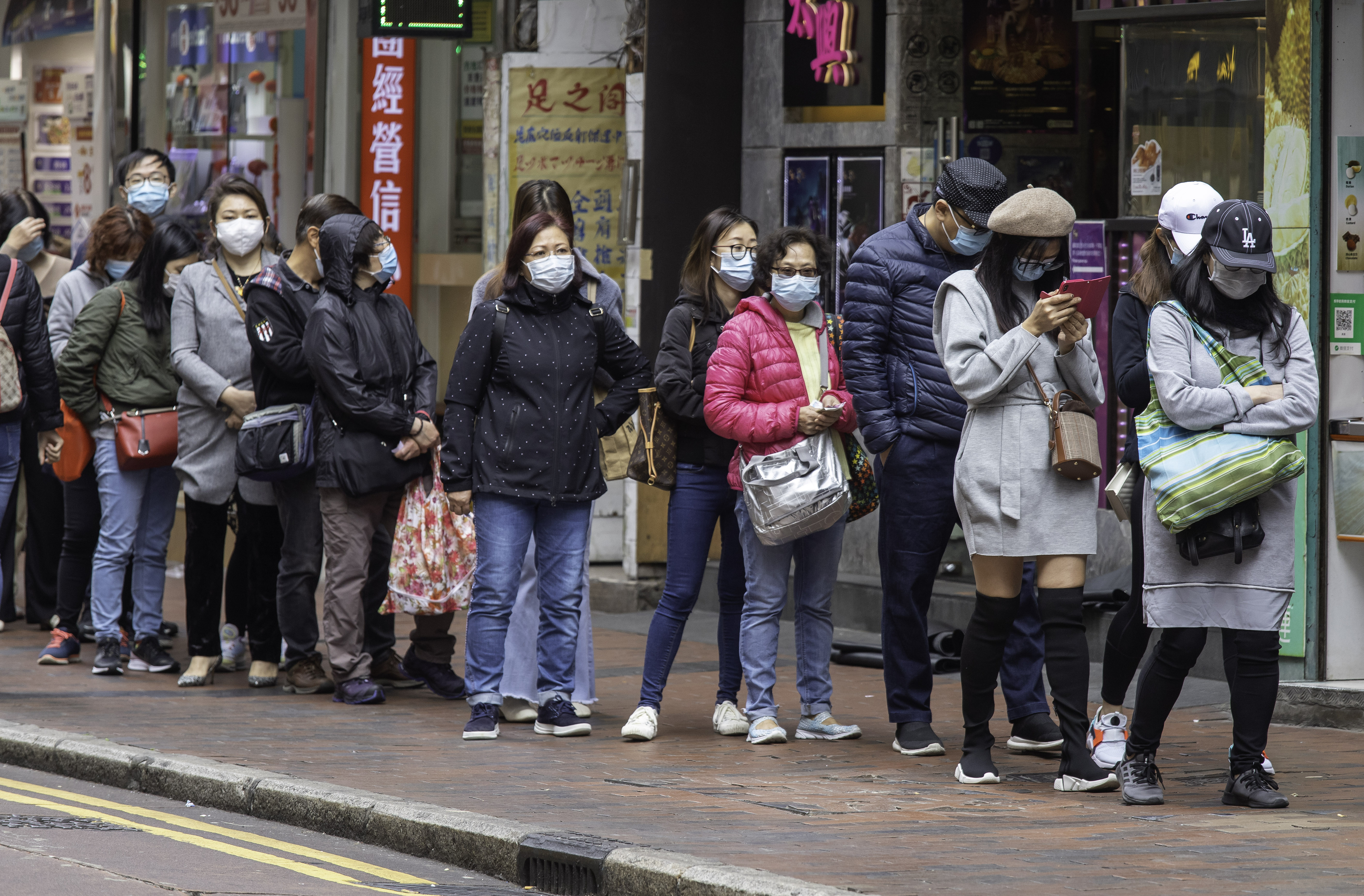 本港第5波新冠肺炎疫情持續惡化。