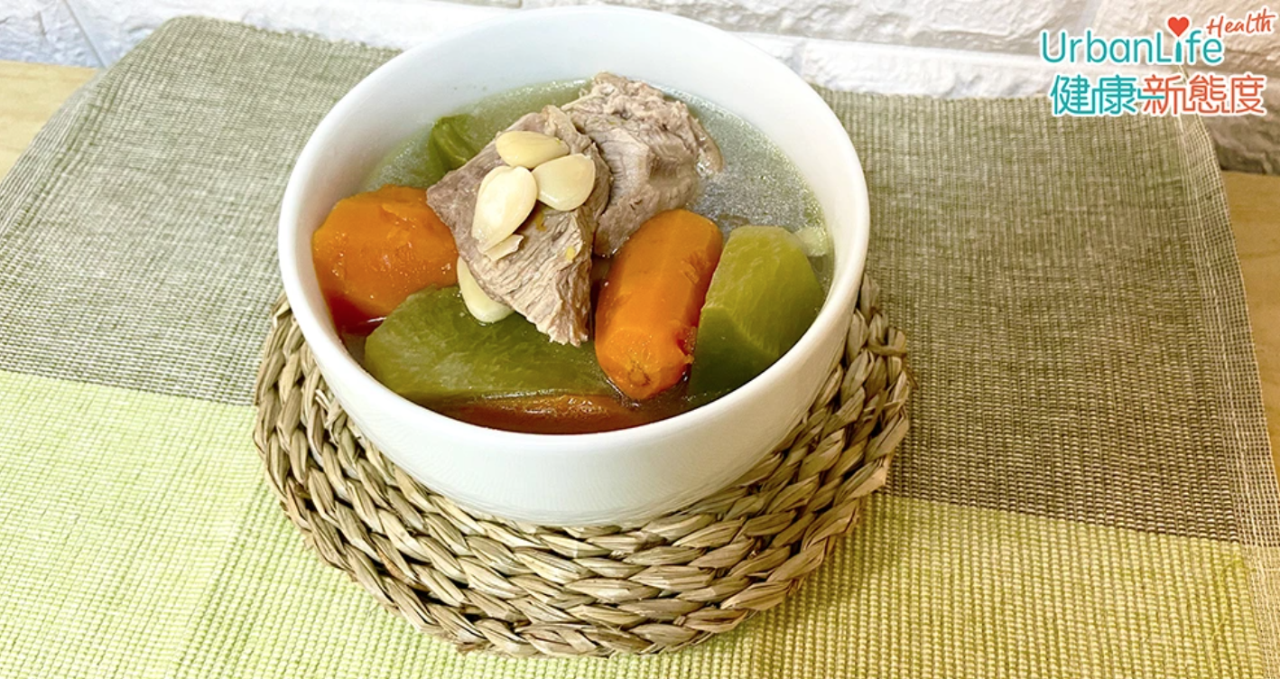 青紅蘿蔔豬骨湯有健胃化痰、幫助消化、清熱祛濕功效。