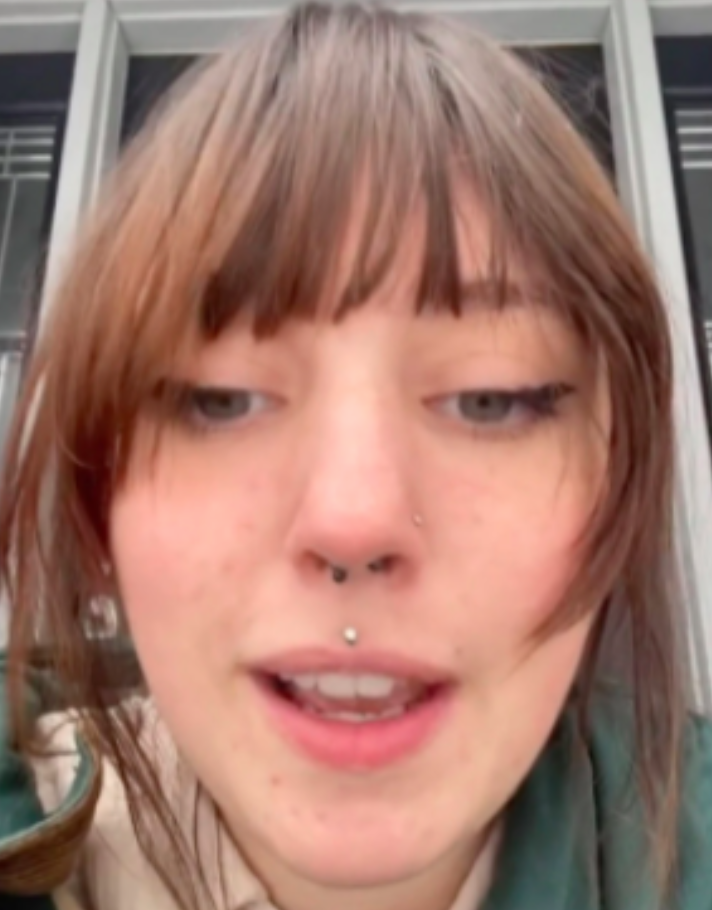 美國一名媽媽自從2020年7月生下兒子後,一直有持續腹痛的問題。