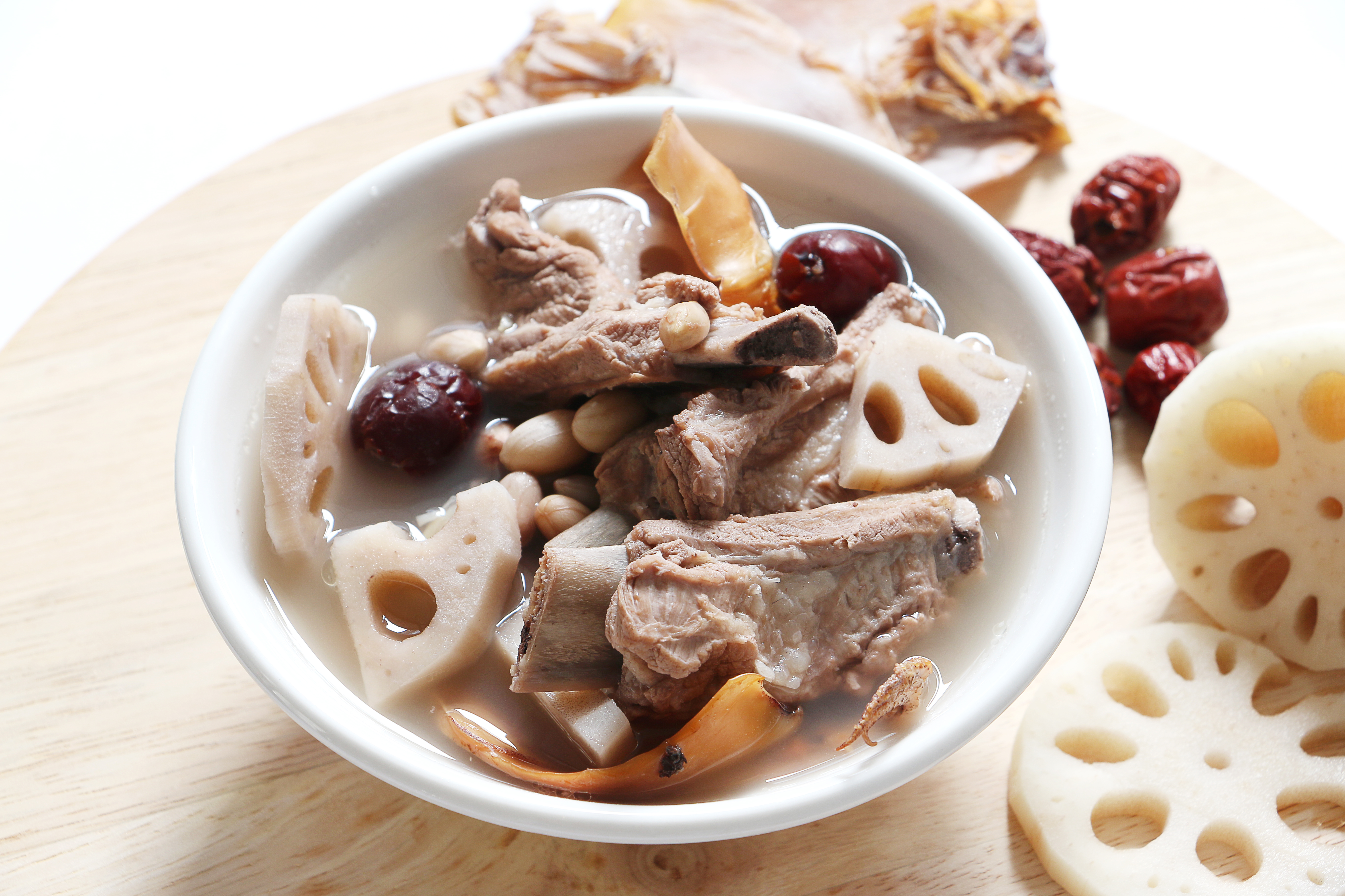 蓮藕章魚豬骨湯有助清熱解毒、滋陰養胃、補血益氣。