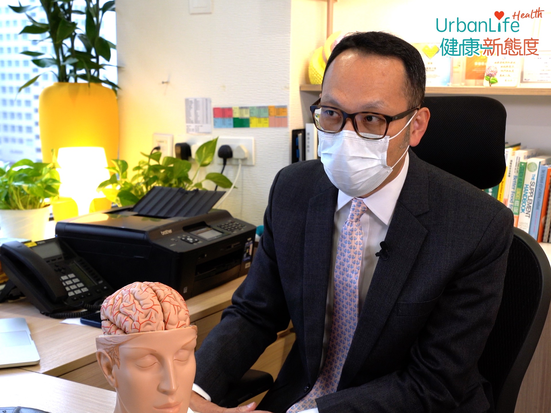 神經外科專科黃旭榮醫生講解腦膜瘤成因及治療方法。