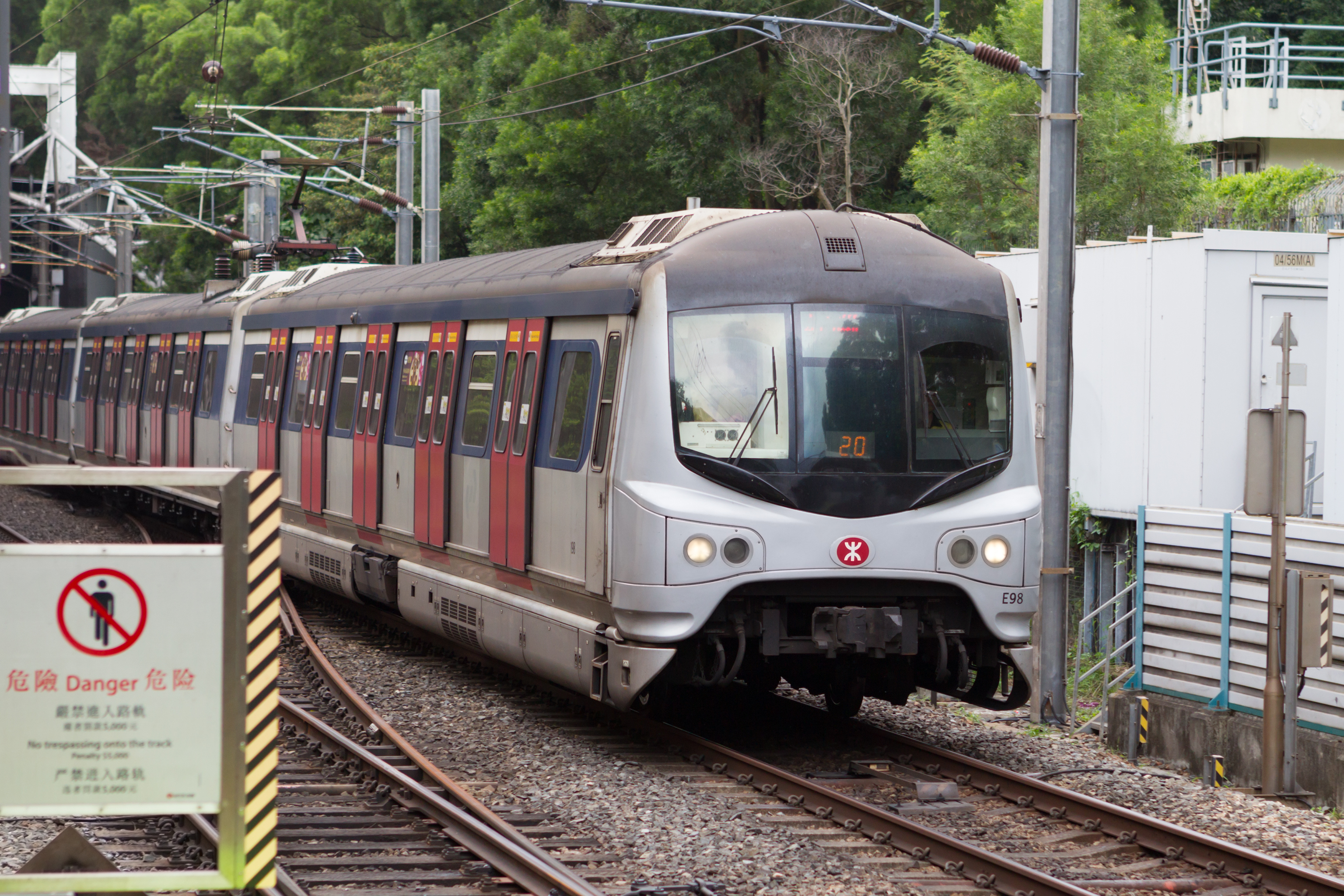 港鐵表示，正密切監察疫情對各項服務人手的影響。