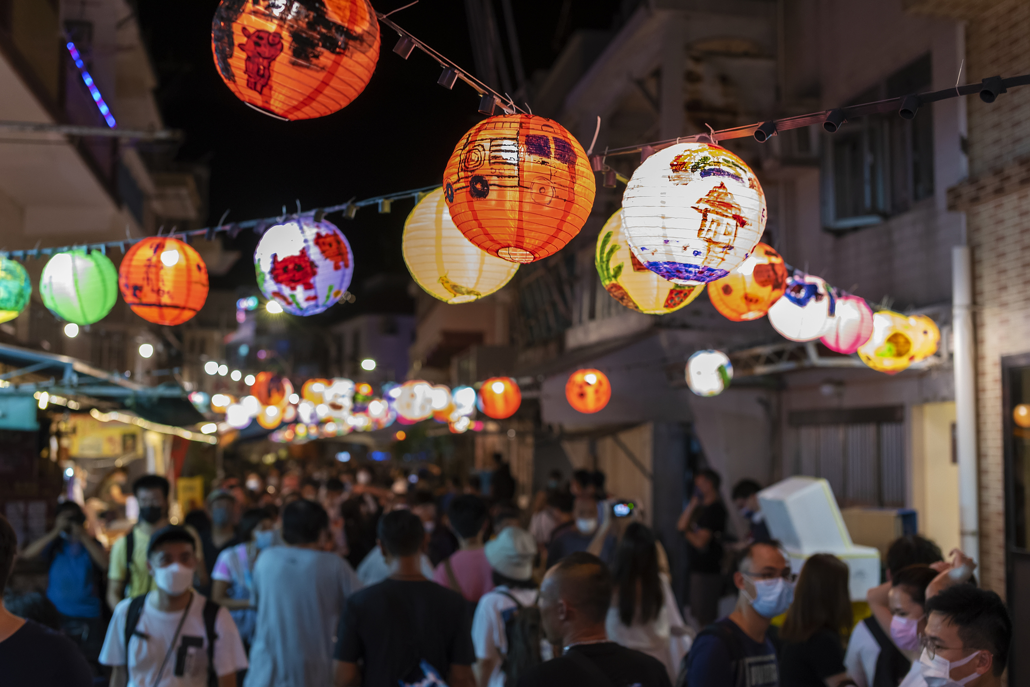 正月裡來正月正,正月十五鬧花燈。