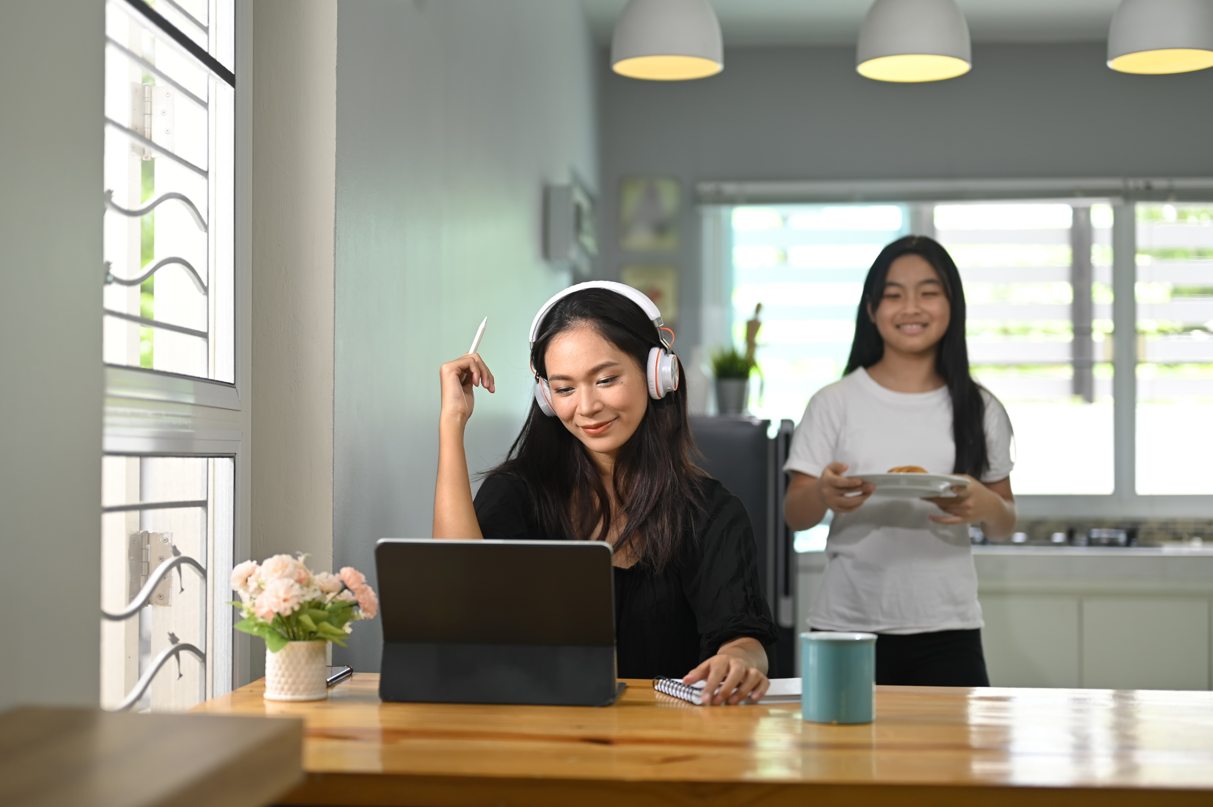 因應新冠疫情不少人都在家工作,你會否一邊工作一邊聽音樂?