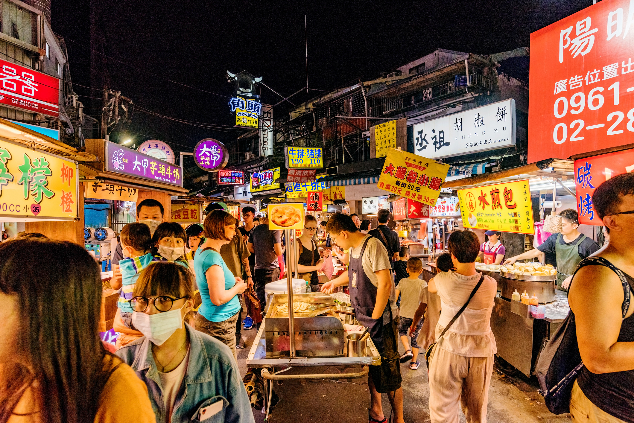 追問生活史,得知該男大生就讀大學就在知名夜市旁,「所以他心肌梗塞真的是被吃出來的。」