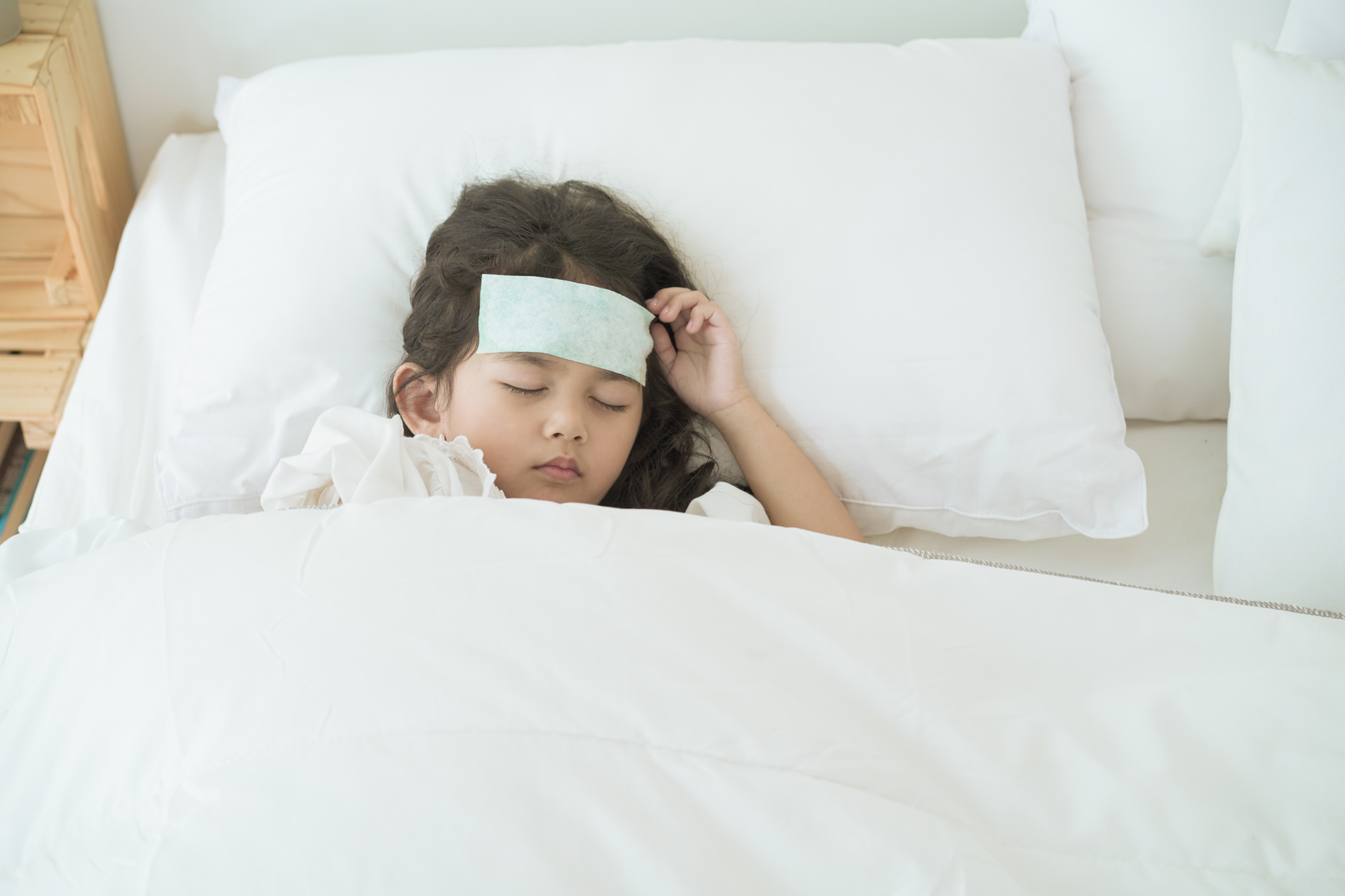 台灣日前竟分析了幼童感染Omicron，與成人的症狀差異，12歲以下幼童染Omicron症狀以發燒居多。