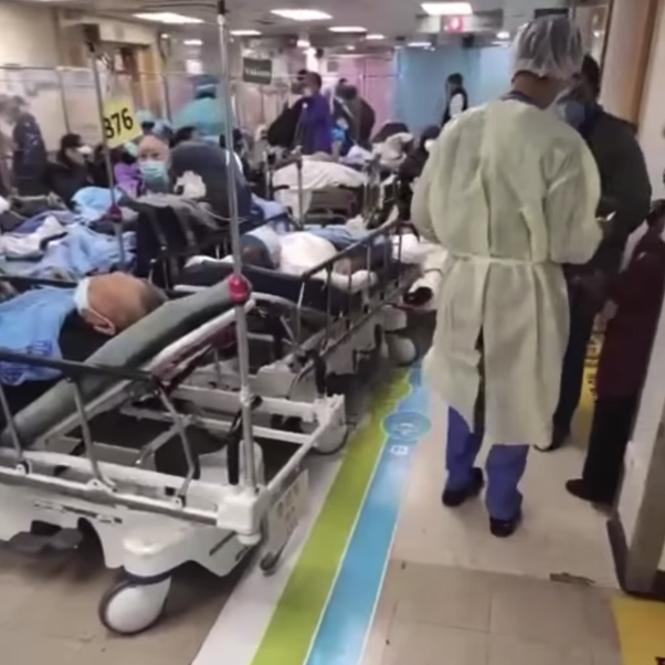 本港第五波新冠疫情仍未受控,確診個案近日不斷上升,公立醫院迫爆,不勝負荷。