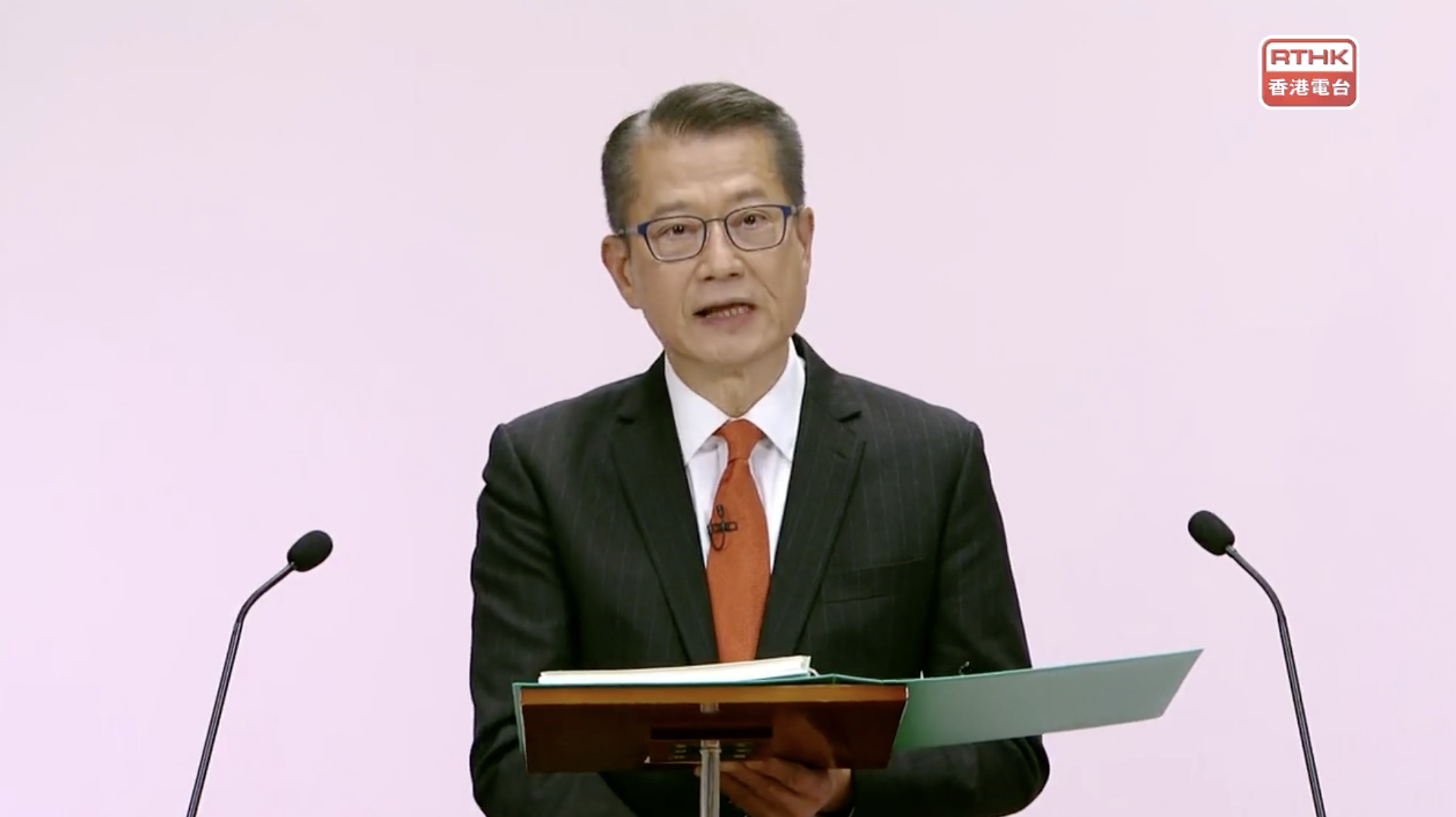本港第五波新冠疫情大爆發之際,財政司司長陳茂波今日(23日)發表新一份《財政預算案》。