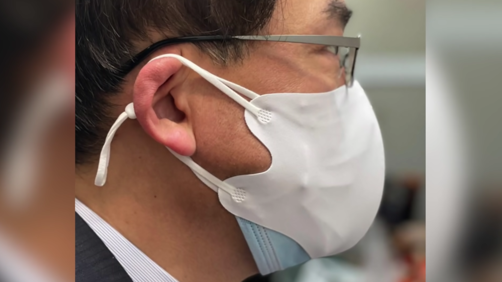 方法一：戴外科口罩同時，外層多配戴一個較大的棉質口罩。