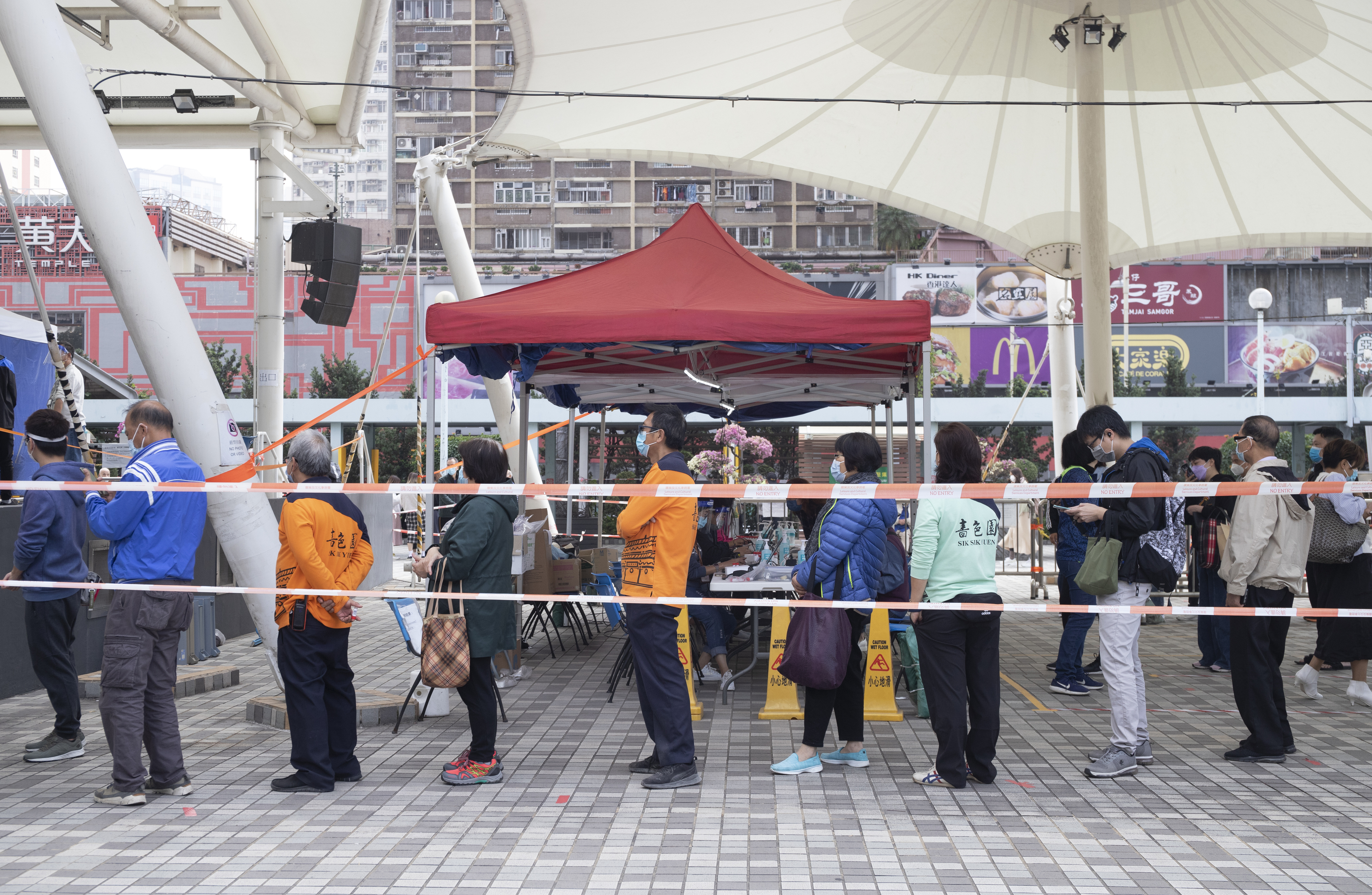 食物及衞生局最新(14日晚)發出強制檢測公告,共有21個指明地方被納入強制檢測名單。