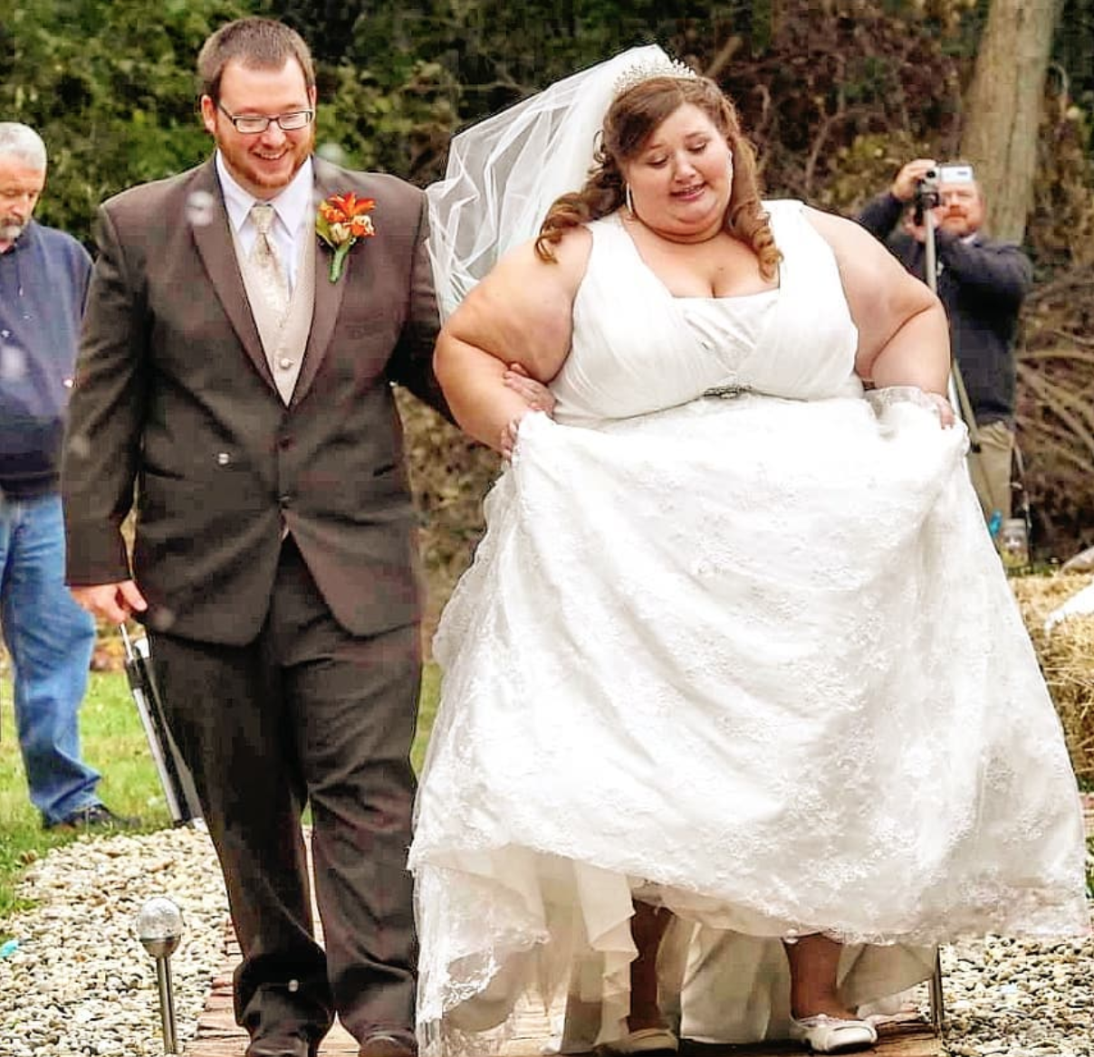 李德和丈夫於2015結婚,因過度飲食習慣和缺乏運動,引致兩人都過度肥胖。